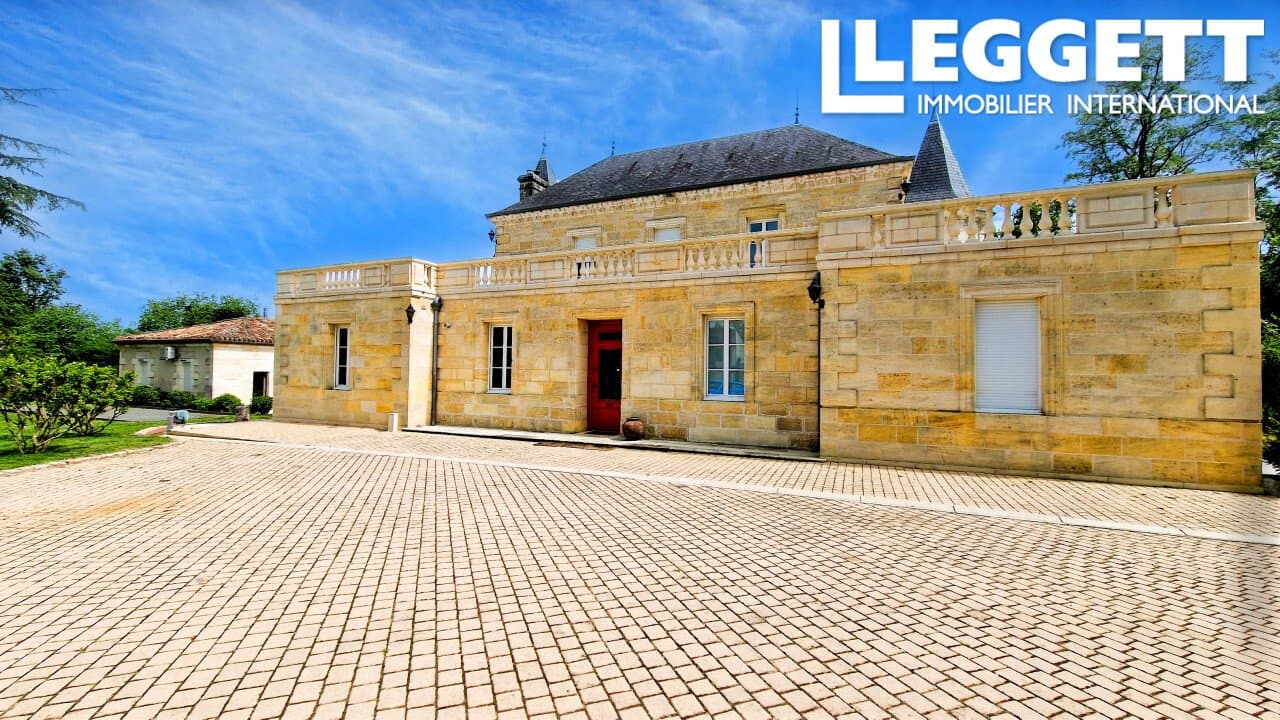 Elegant 5 Bedroom Château With Heated Pool And Putting Green Near Saint-Émilion