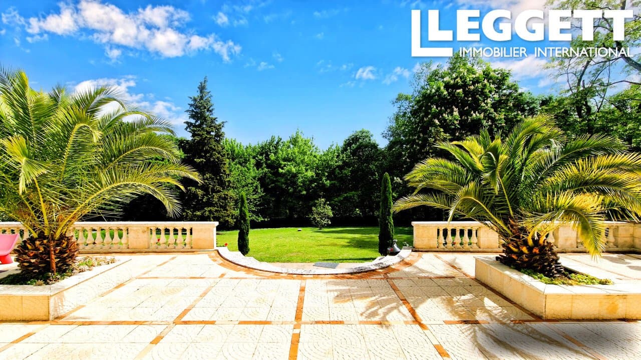 Elegant 5 Bedroom Château With Heated Pool And Putting Green Near Saint-Émilion 4