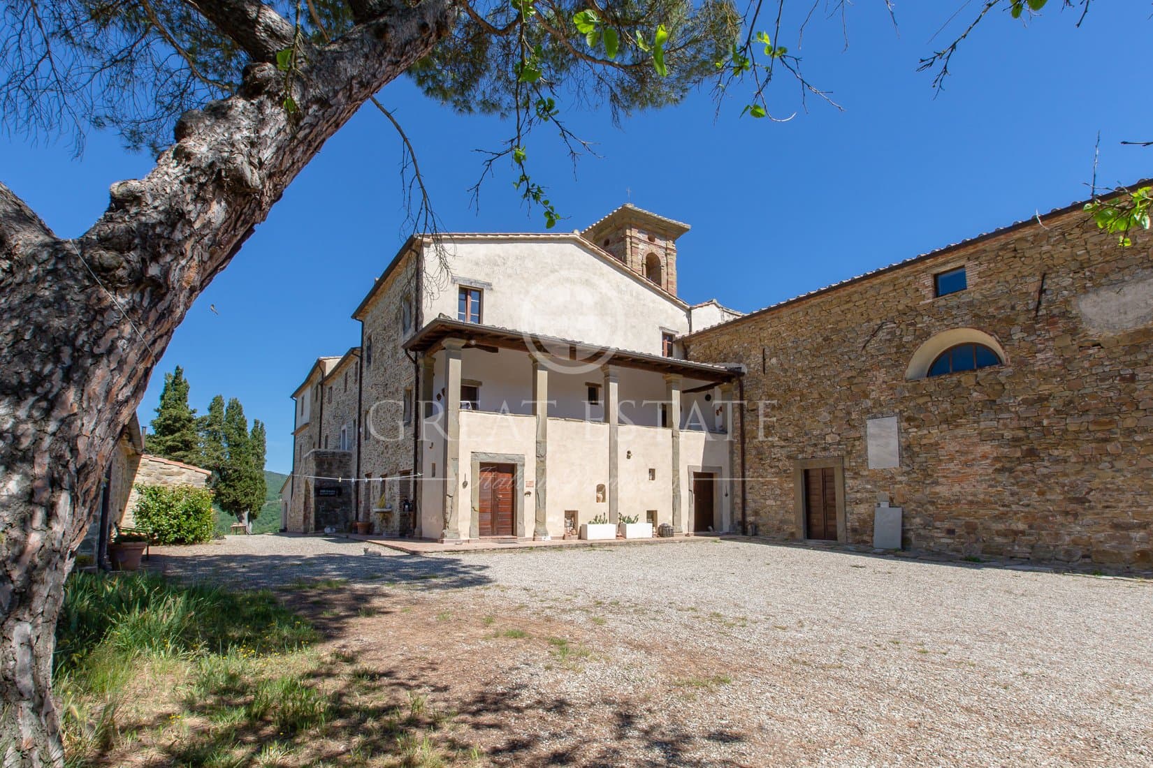 Restored Farmhouse with 10 Bedrooms and Stunning Views in Umbria 2