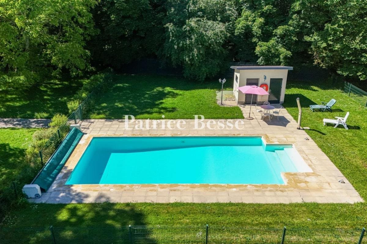 Château With Equestrian Facilities And Landscaped Parkland 5