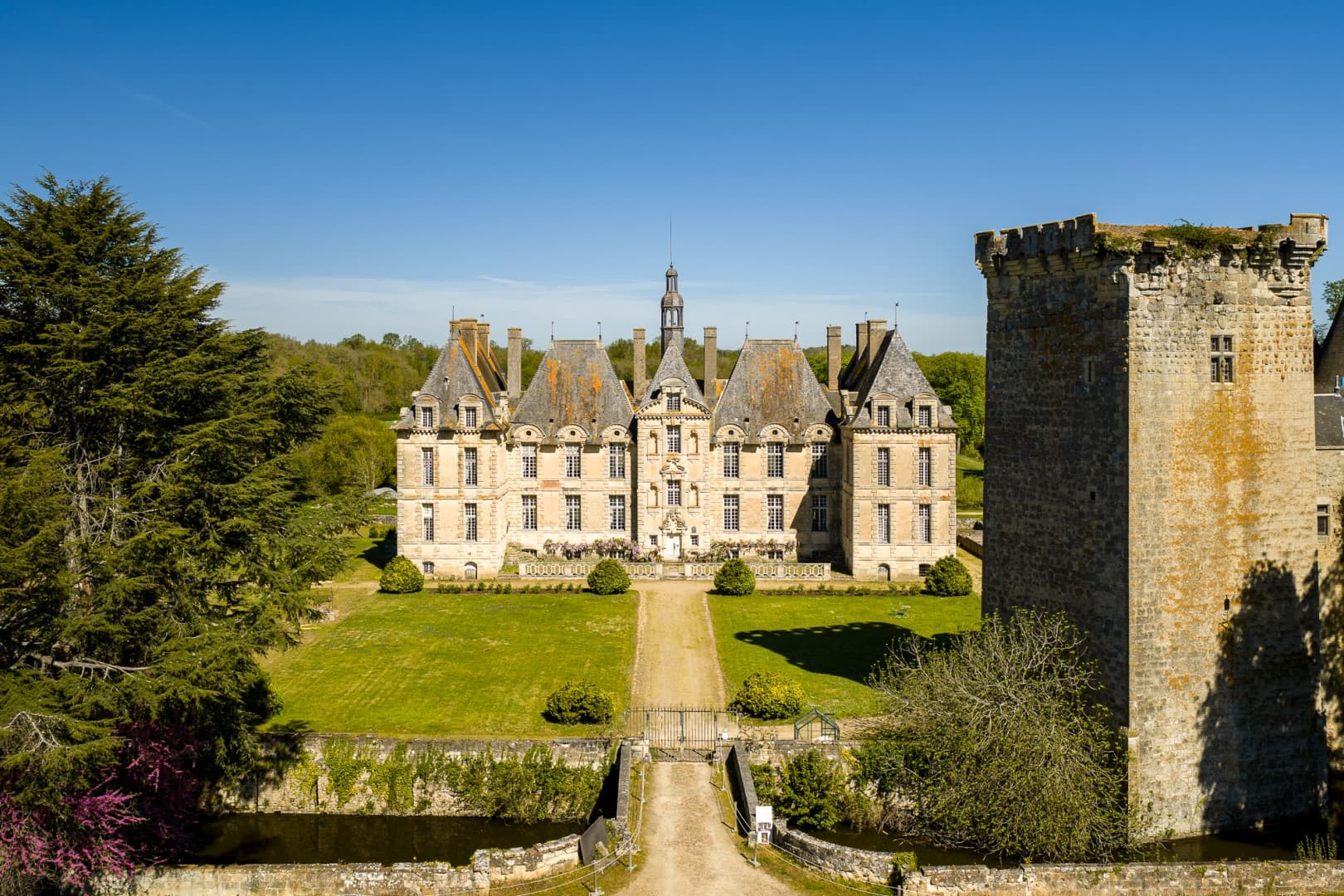 Historic Castle with 14 Bedrooms and 1500 Sqm of Space — in Poitou-Charentes, France