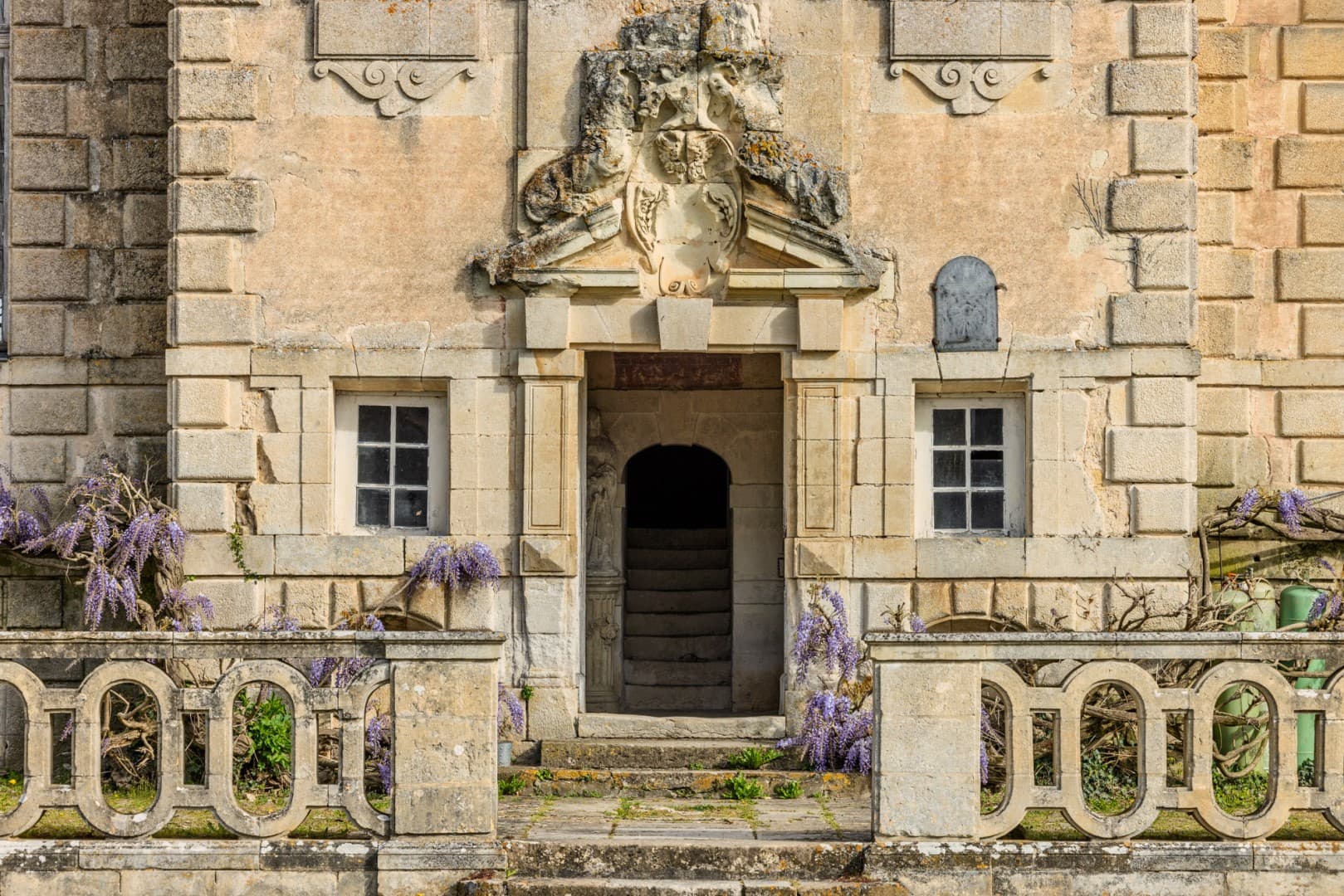 Historic Castle with 14 Bedrooms and 1500 Sqm of Space 5