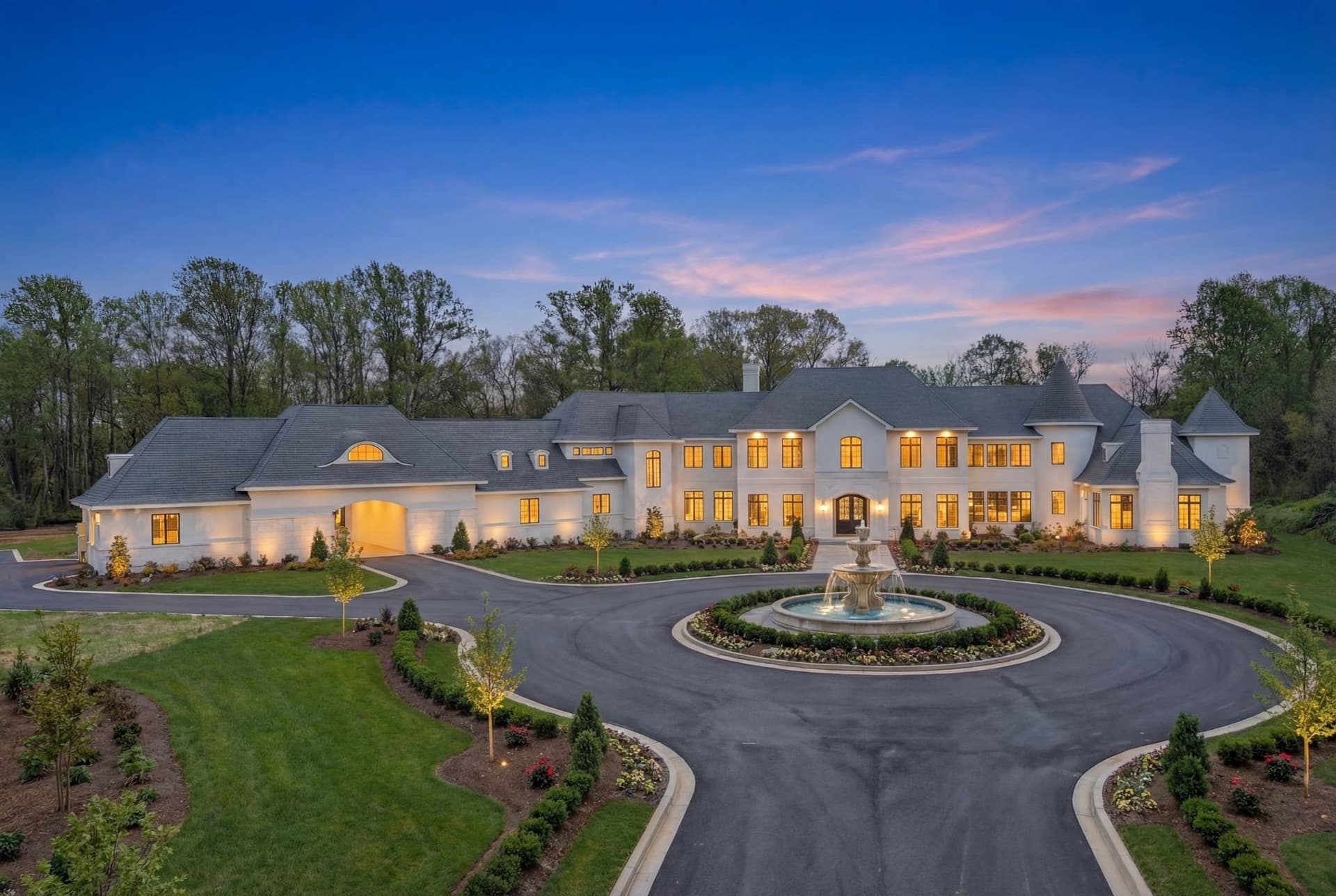 Extraordinary Estate with 8 Bedrooms and Private Bowling Alley — in Maryland, United States