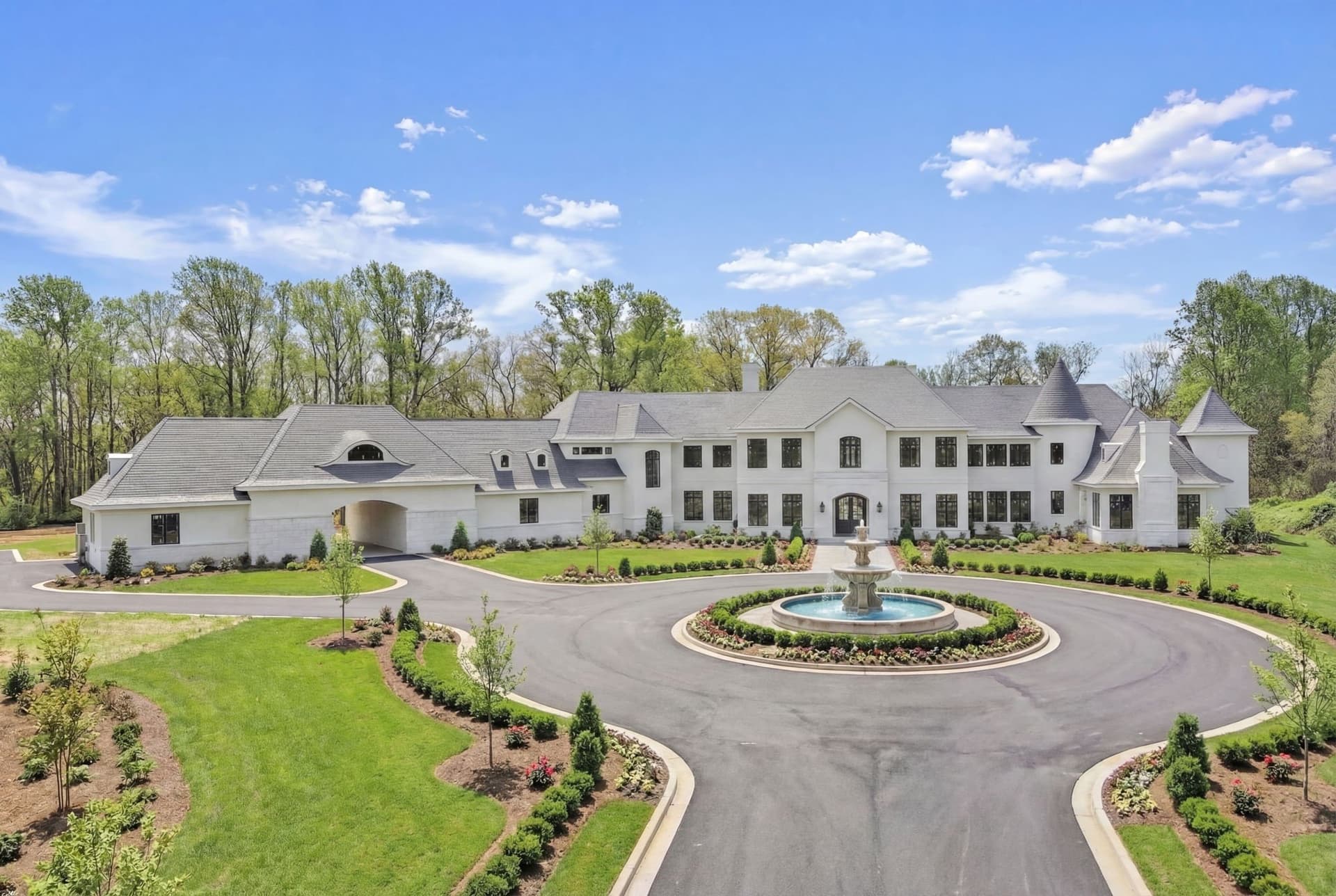 Extraordinary Estate with 8 Bedrooms and Private Bowling Alley 3
