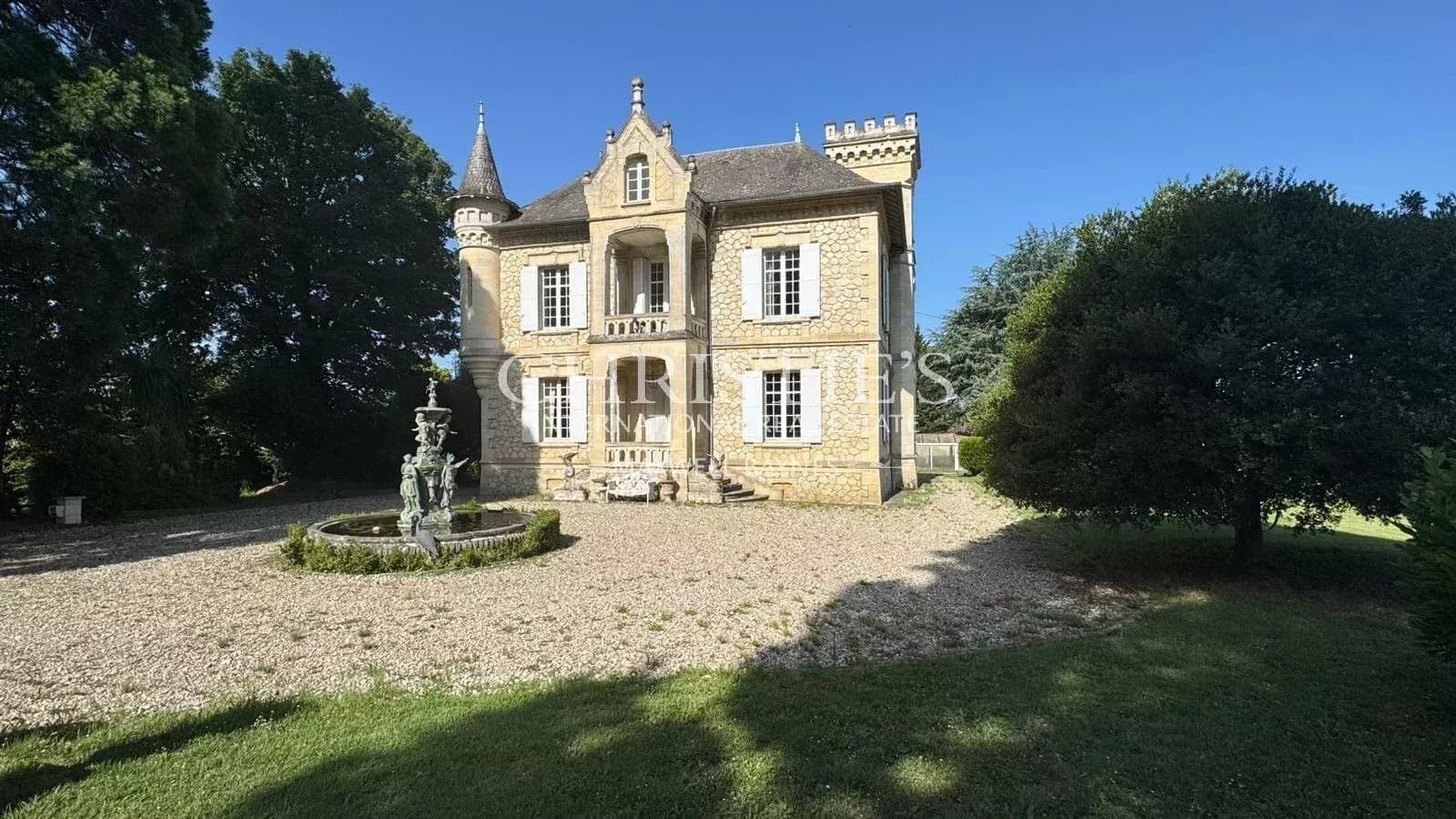 Elegant 19th Century Château With Indoor Pool And Vineyards 3