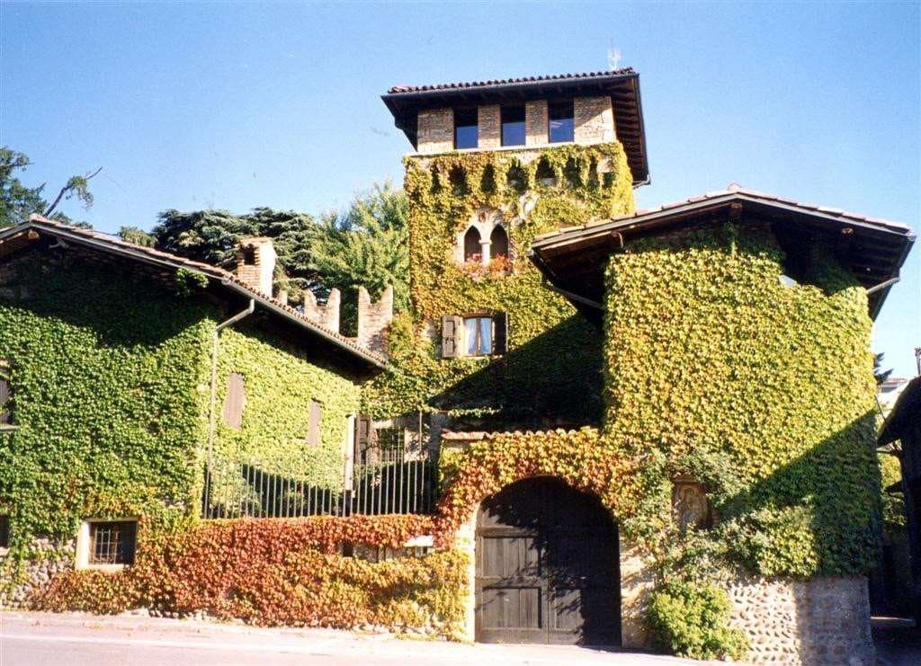 Castle Of Gorle: 13th Century National Monument With Modern Comforts — in Italy