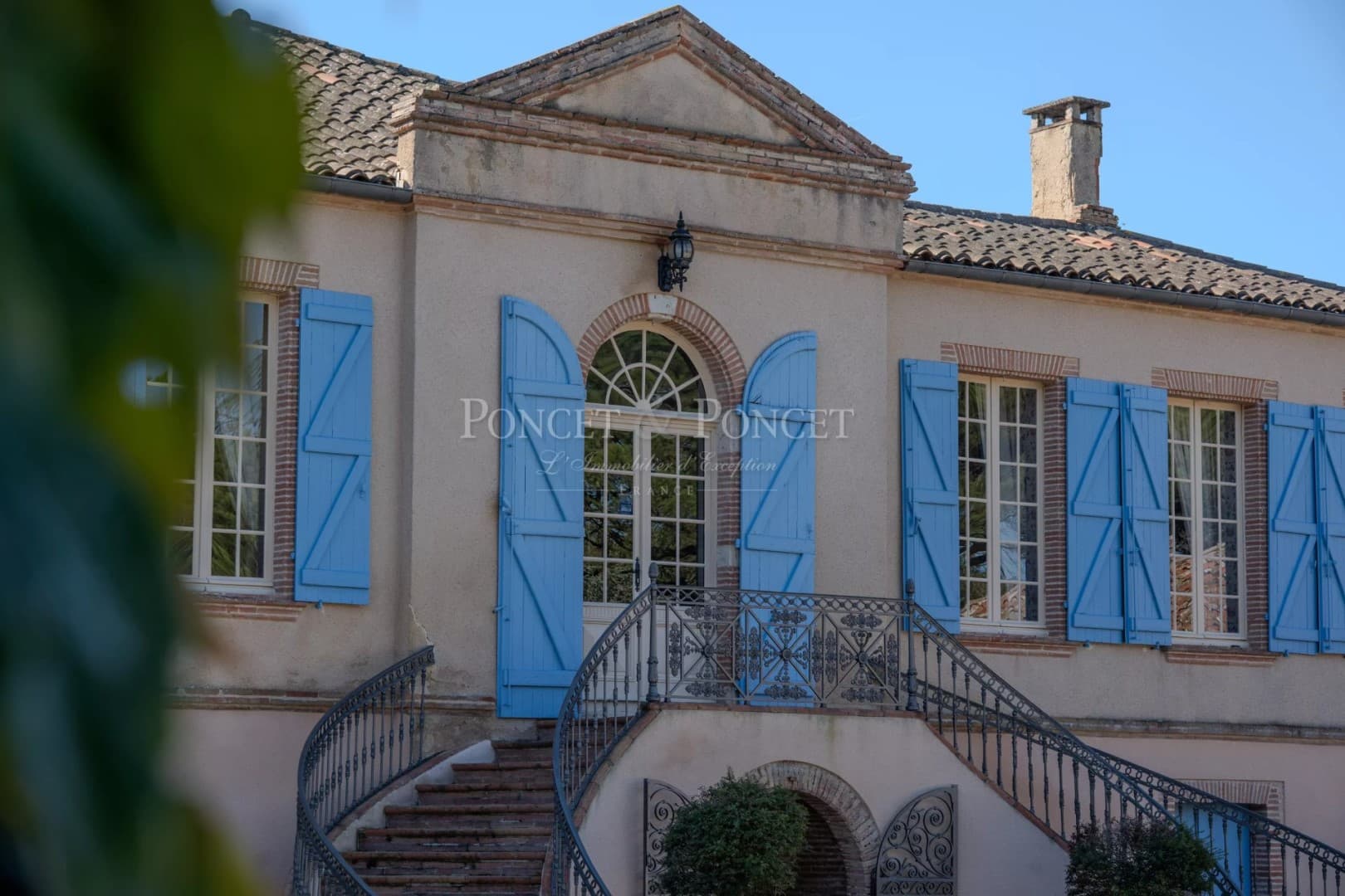 Charming 18th Century Castle with Guest House and Pool — in Occitanie, France