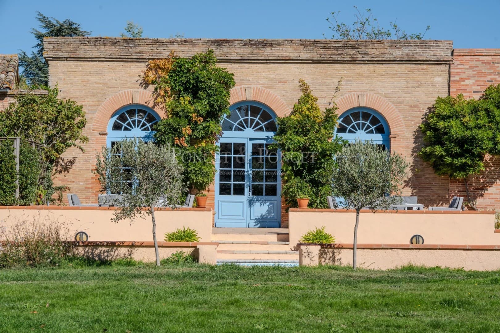 Charming 18th Century Castle with Guest House and Pool 2