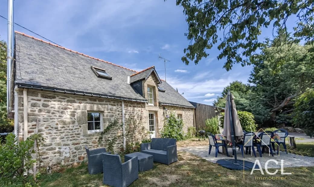 Charming Complex of 5 Houses With Heated Pool on 9,000 M² of Wooded Land 3
