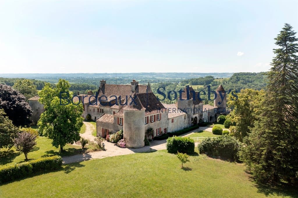 Historic 15th Century Château With Winery And 112 Hectares Near Saint-Émilion 4