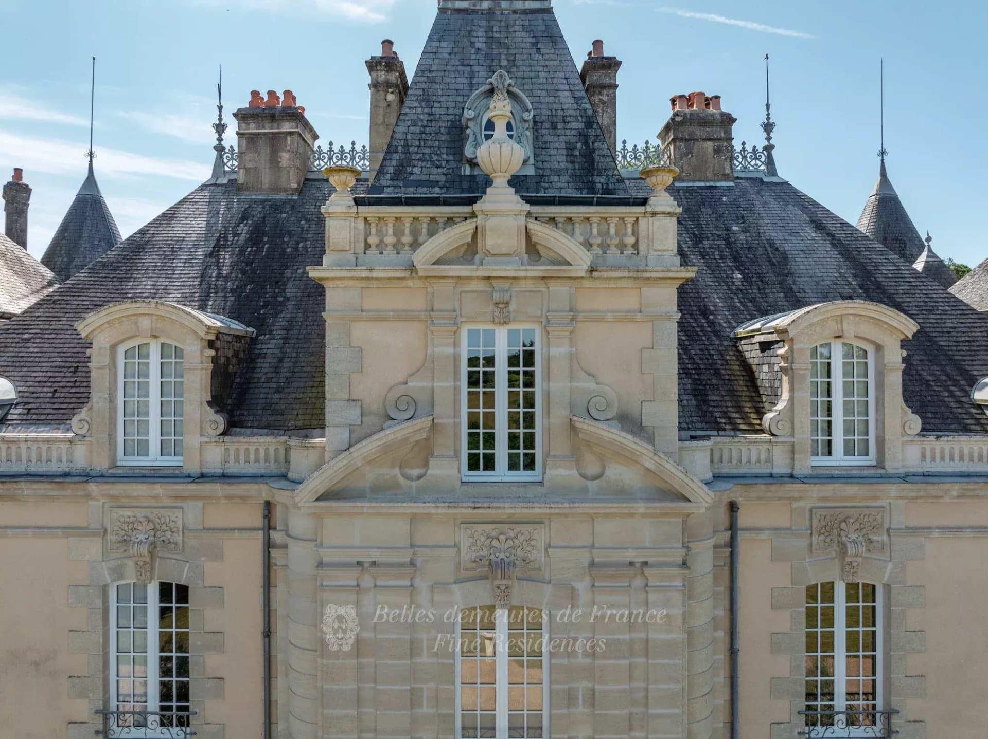 Elegant 16th Century Château With Extensive Grounds And Outbuildings