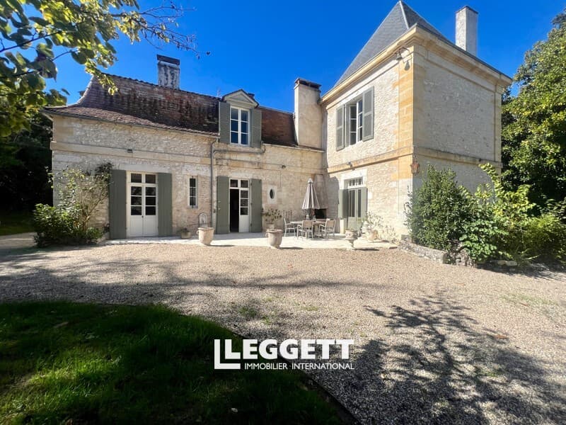 Château With Longhouse And Pool Ideal For Hospitality Business