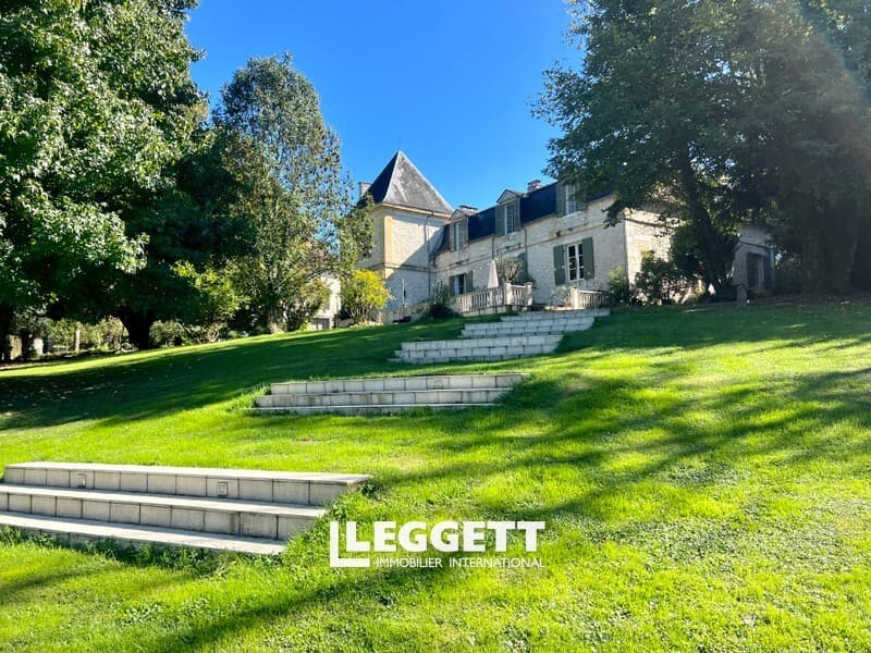 Château With Longhouse And Pool Ideal For Hospitality Business 2