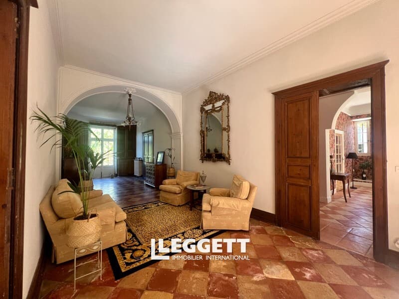 Château With Longhouse And Pool Ideal For Hospitality Business 4