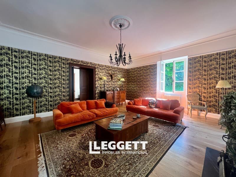 Château With Longhouse And Pool Ideal For Hospitality Business 5
