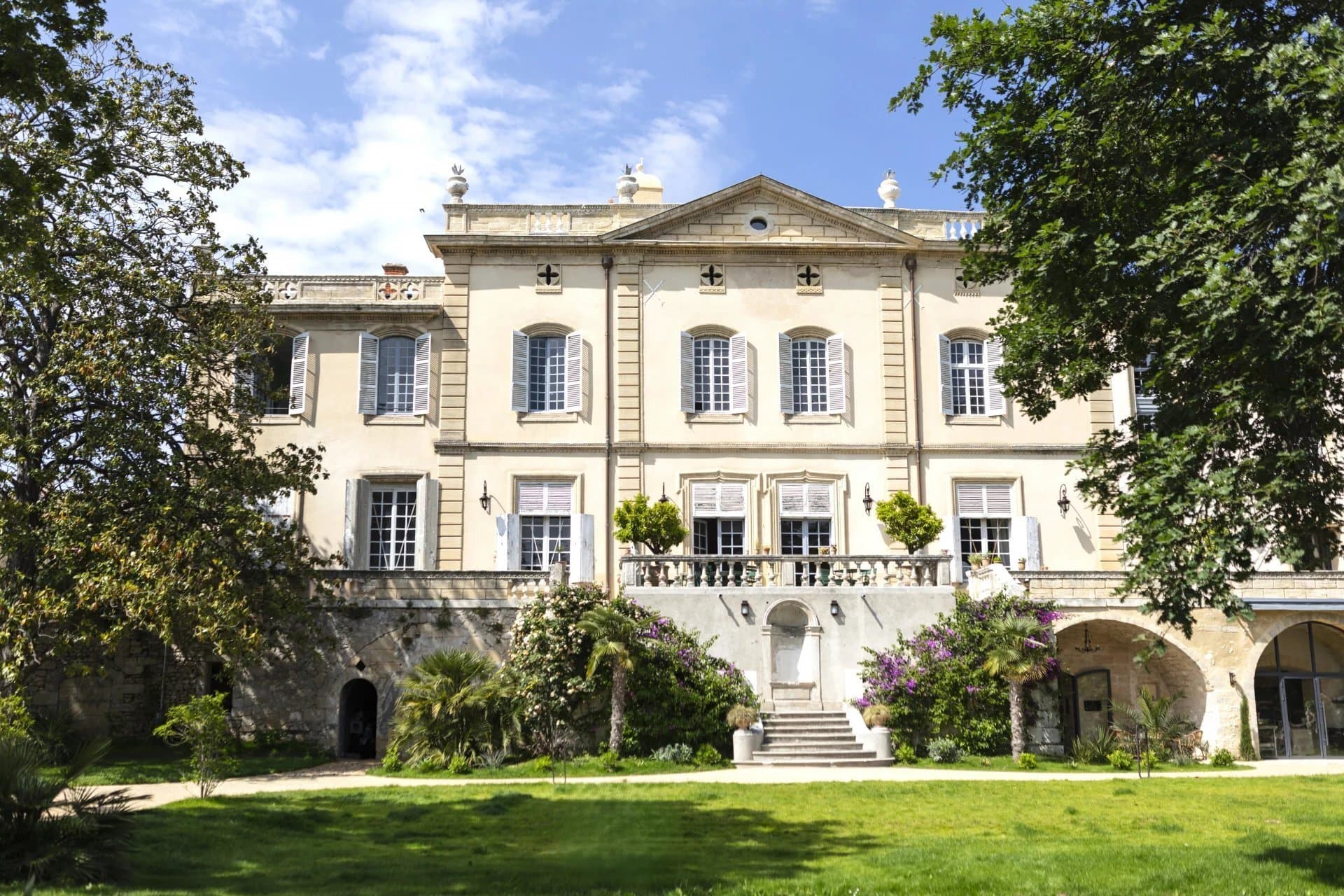 Renaissance Château With 16 Suites And Expansive Grounds 2