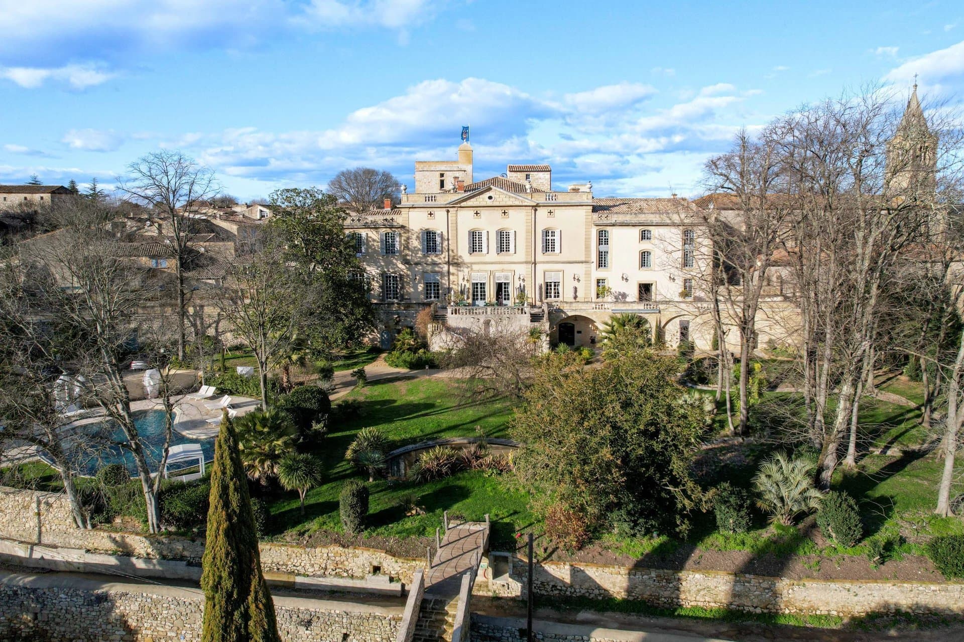 Renaissance Château With 16 Suites And Expansive Grounds 4