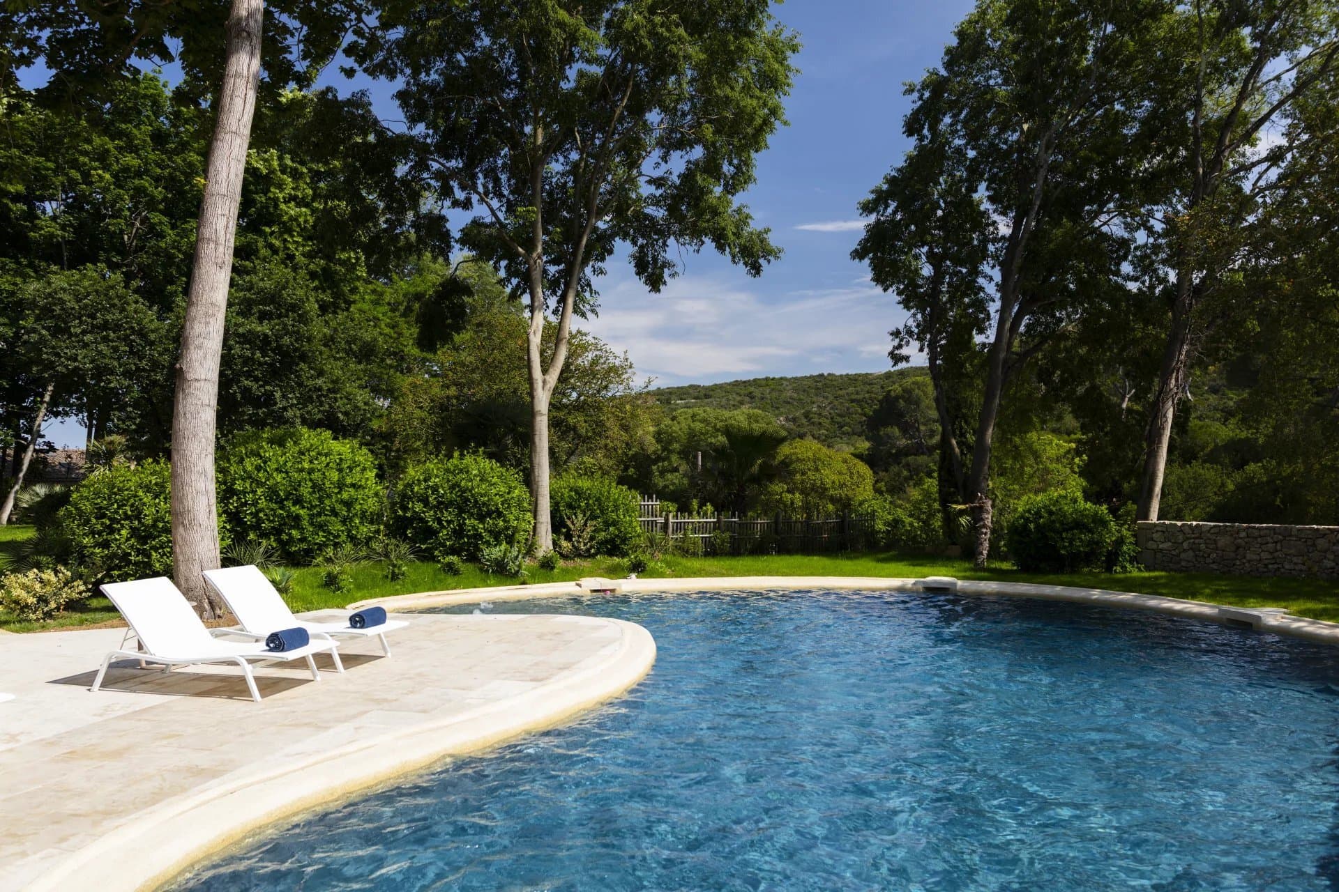 Renaissance Château With 16 Suites And Expansive Grounds 5