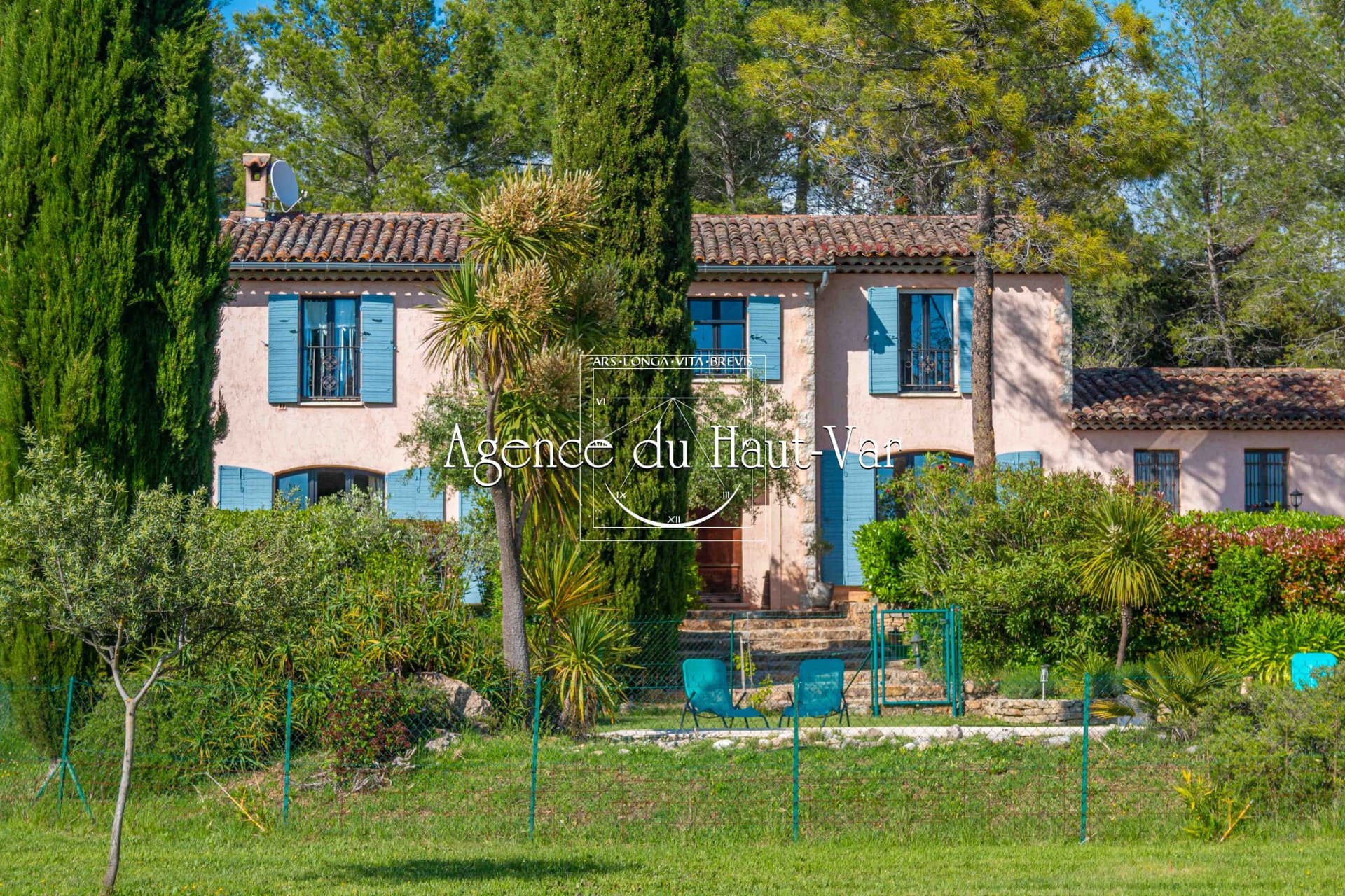 Charming House With Swimming Pool And Scenic Views In Provence