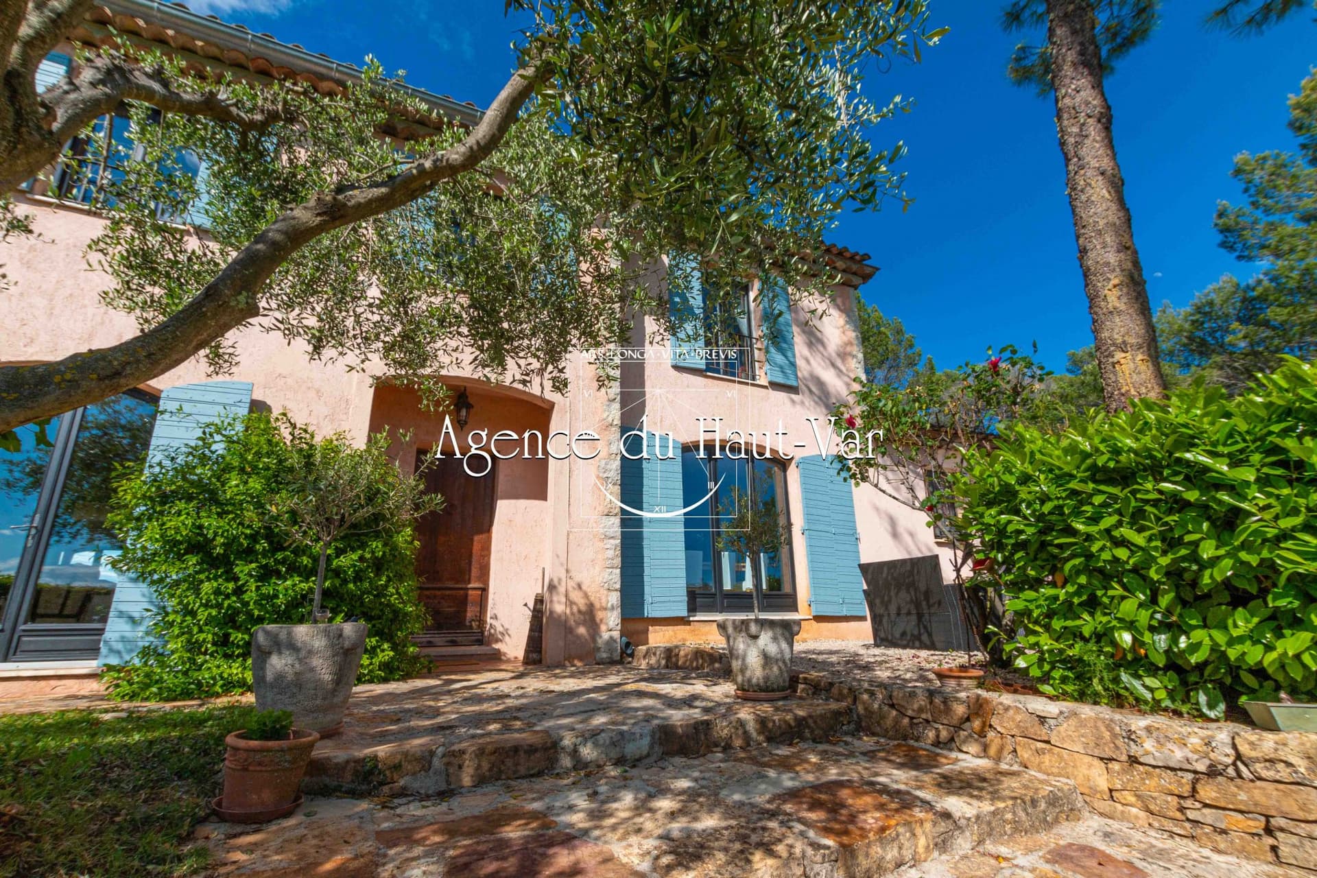 Charming House With Swimming Pool And Scenic Views In Provence 3