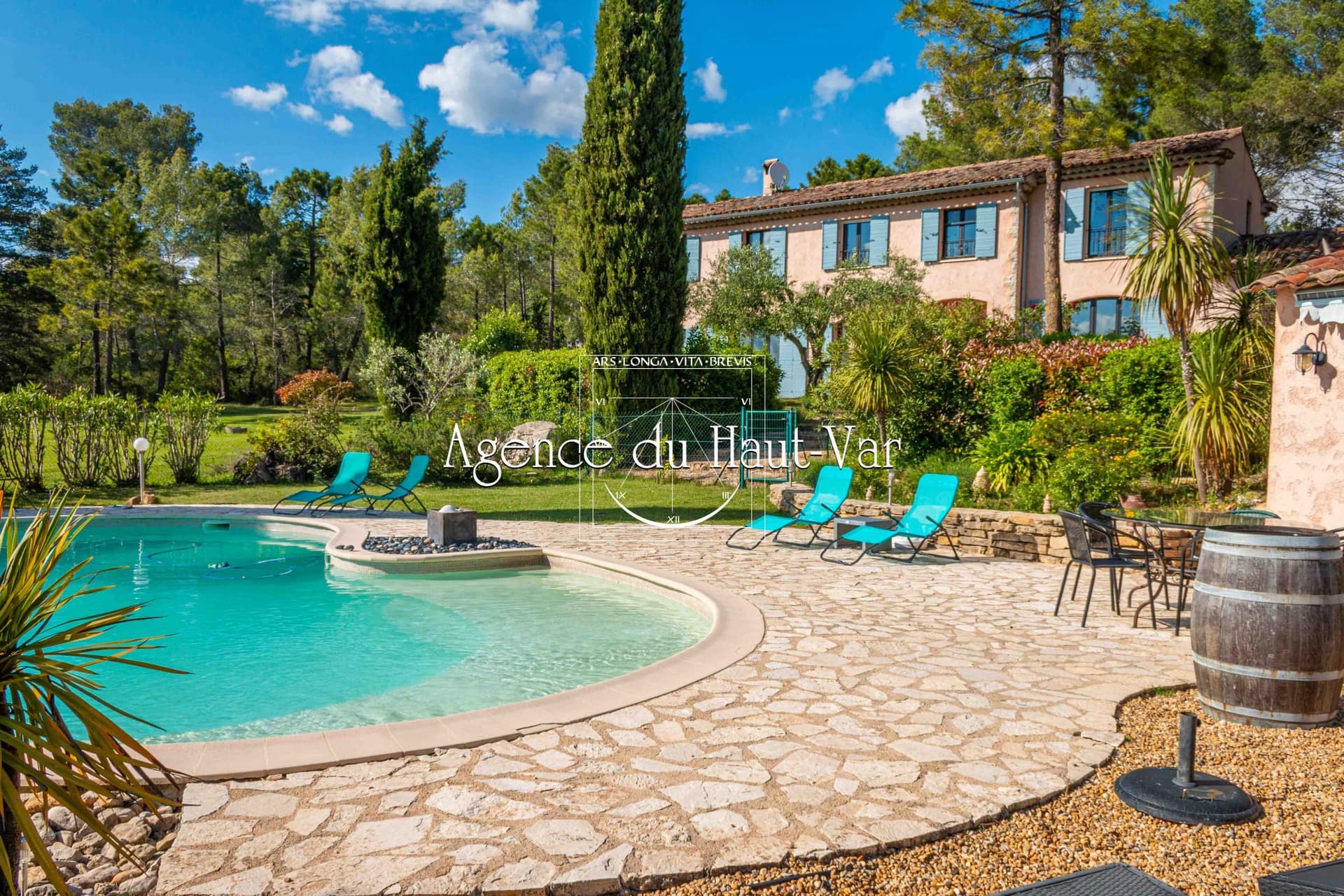 Charming House With Swimming Pool And Scenic Views In Provence 5