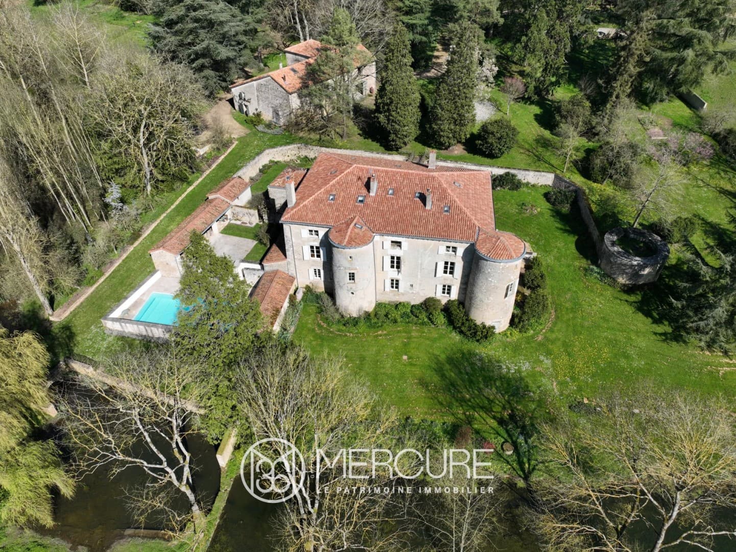 Spacious 15th Century Château With Guest House And Swimming Pool — Château for sale in France