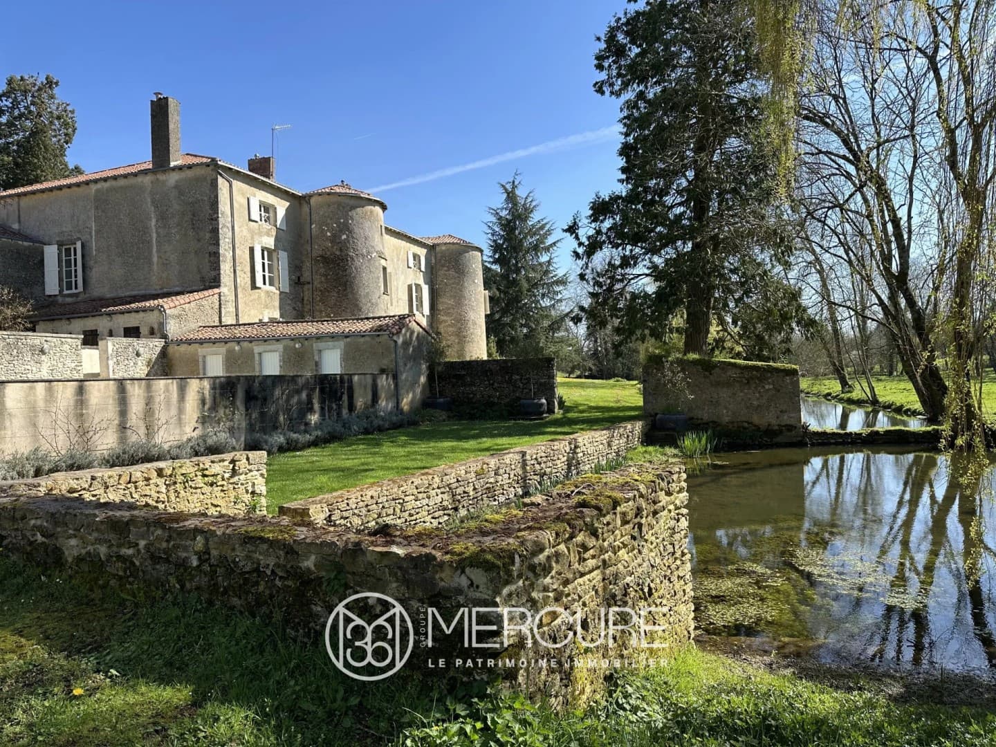 Spacious 15th Century Château With Guest House And Swimming Pool 3