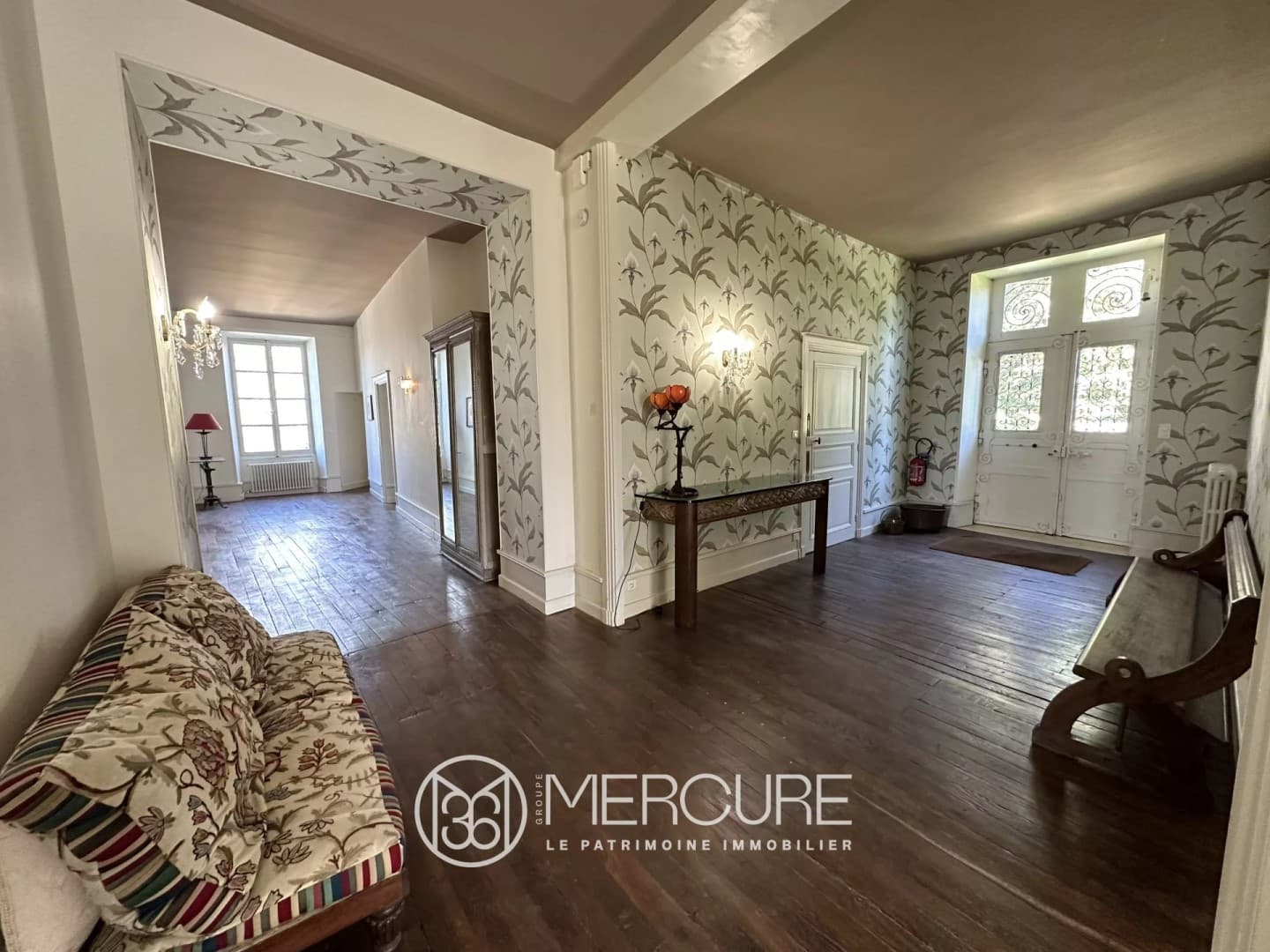 Spacious 15th Century Château With Guest House And Swimming Pool 4