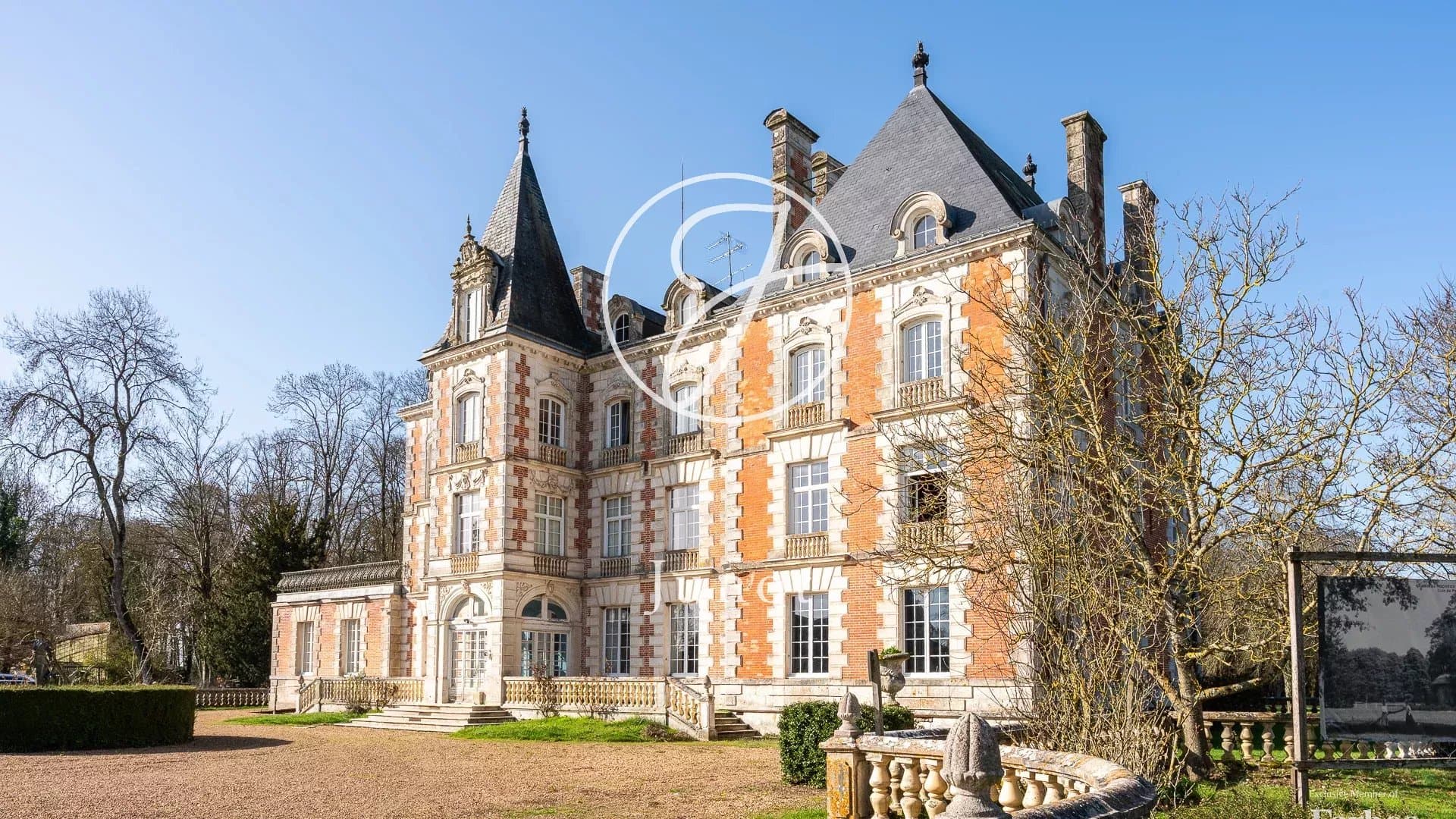 Exceptional 18th Century Château With Majestic Orangeries — Château for sale in France