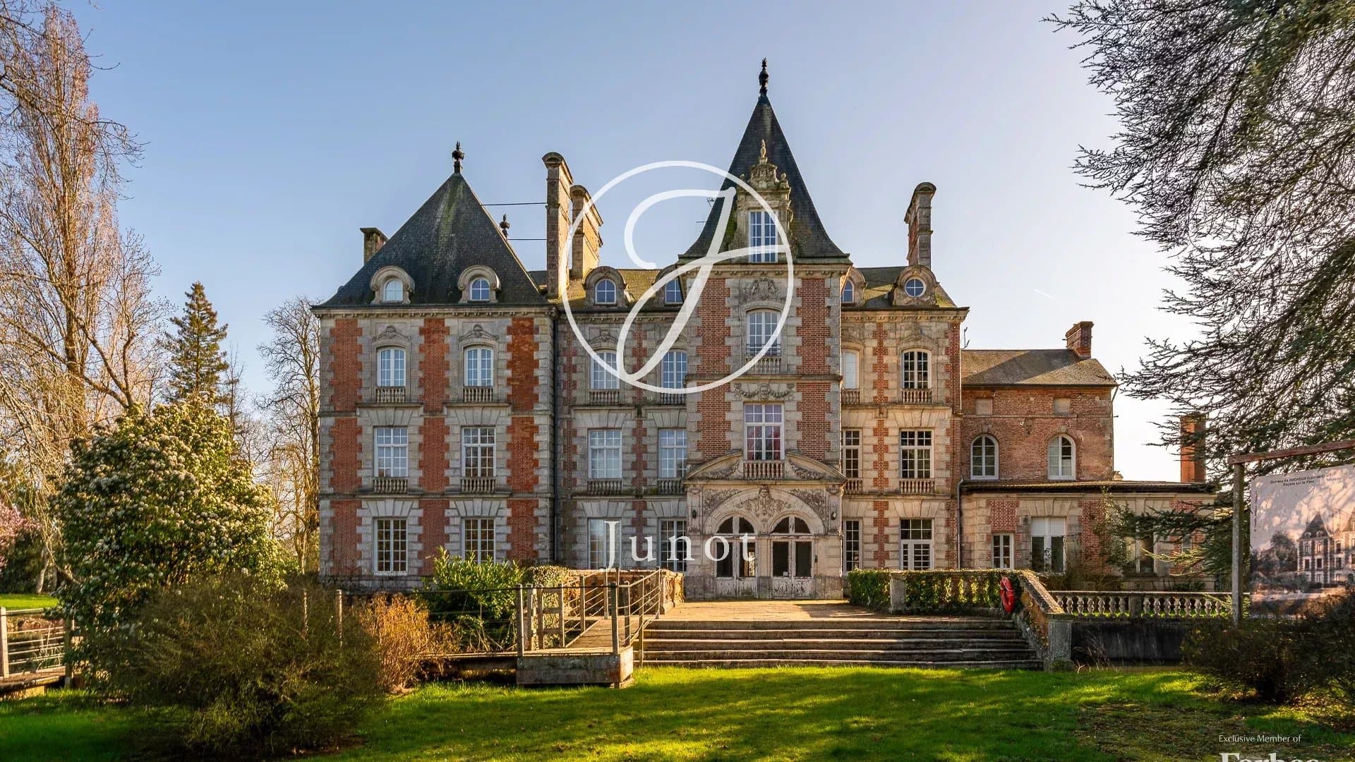 Exceptional 18th Century Château With Majestic Orangeries 3