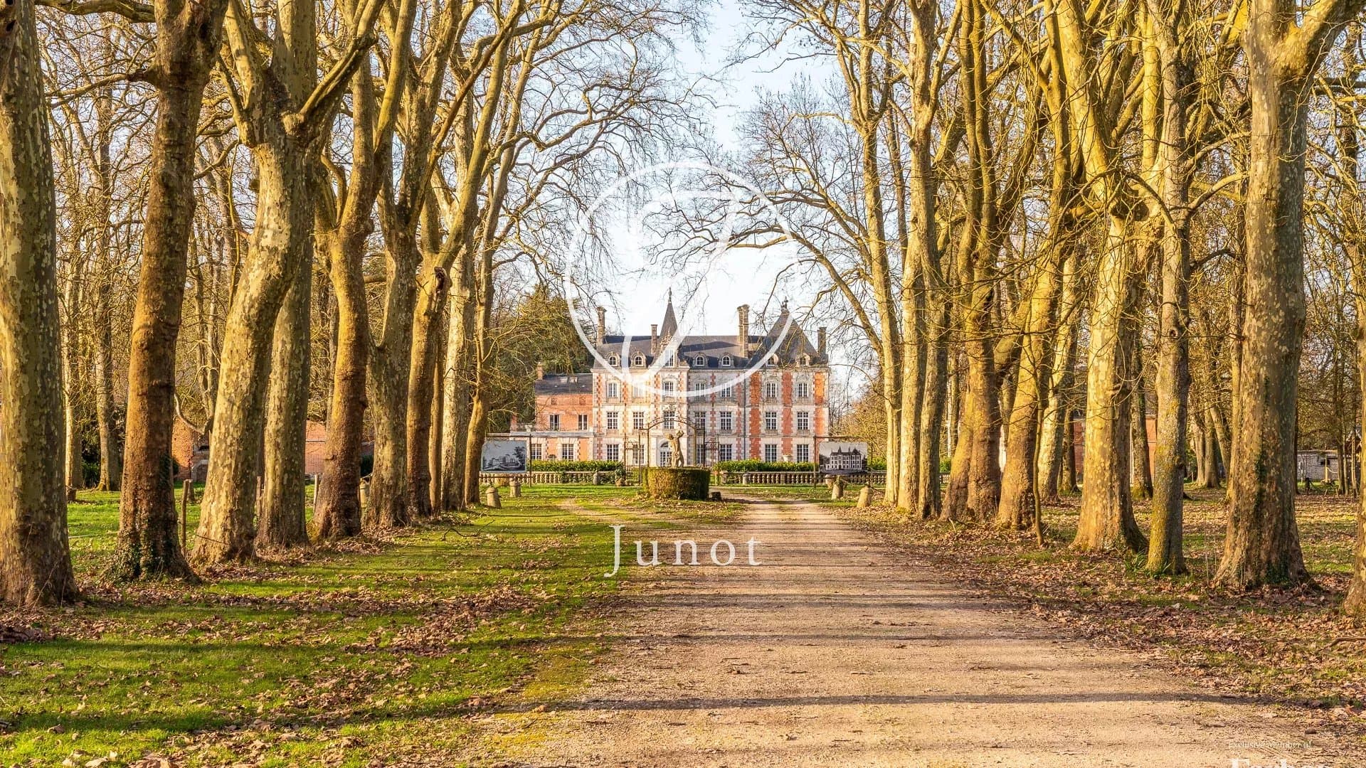 Exceptional 18th Century Château With Majestic Orangeries 4