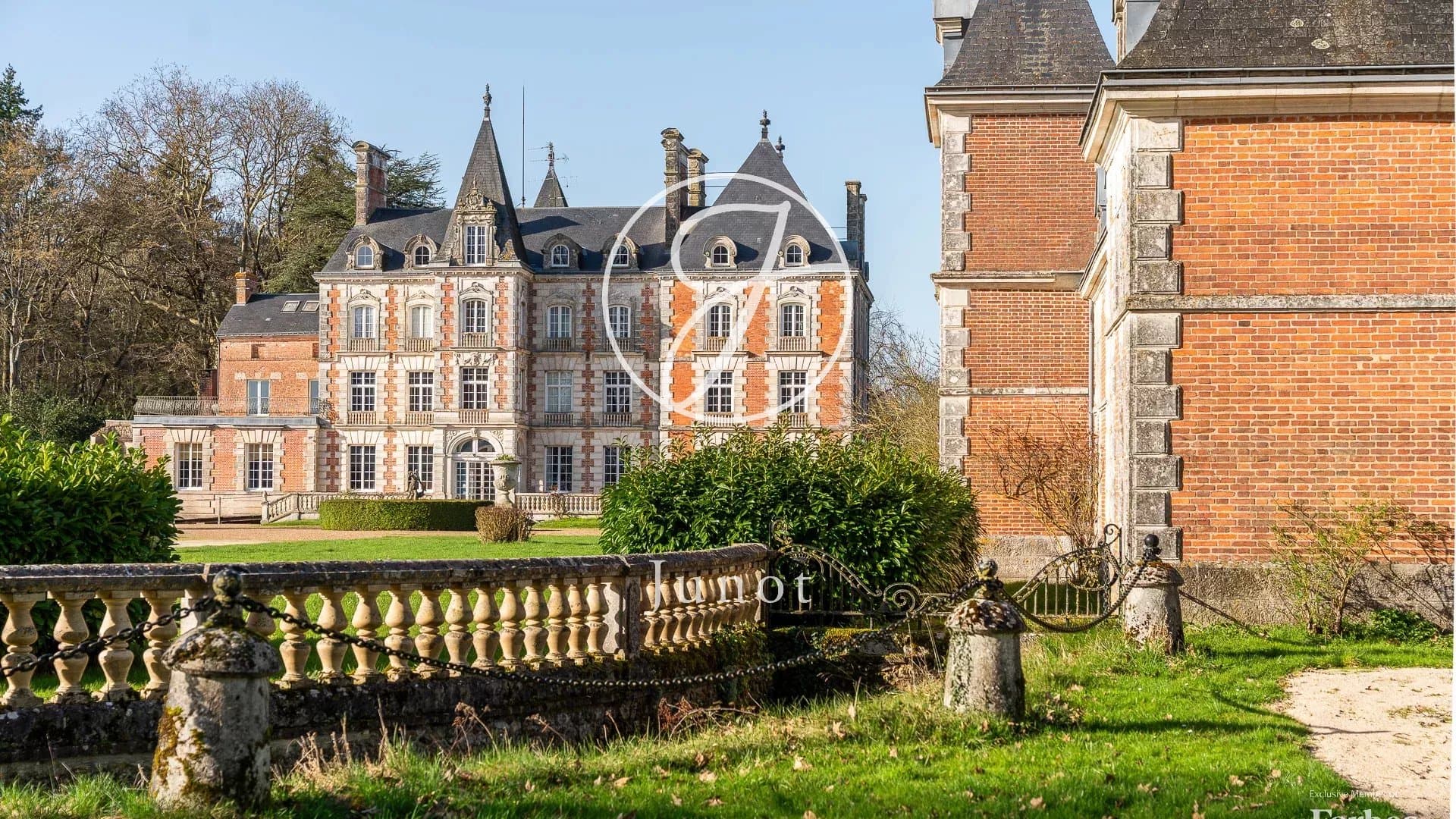 Exceptional 18th Century Château With Majestic Orangeries 5
