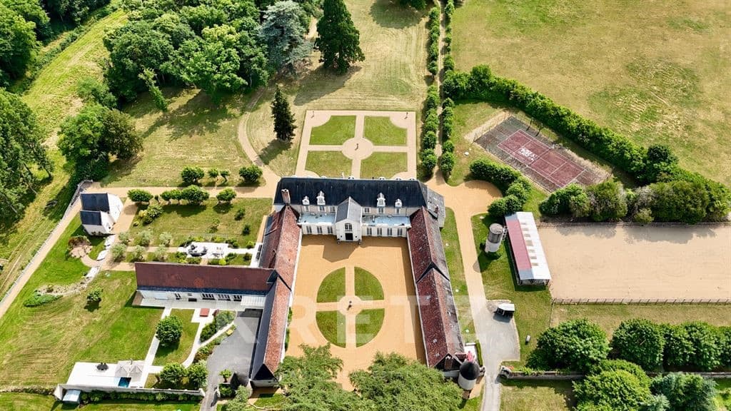 Restored Renaissance Château With Equestrian Arena And Heated Pool 3