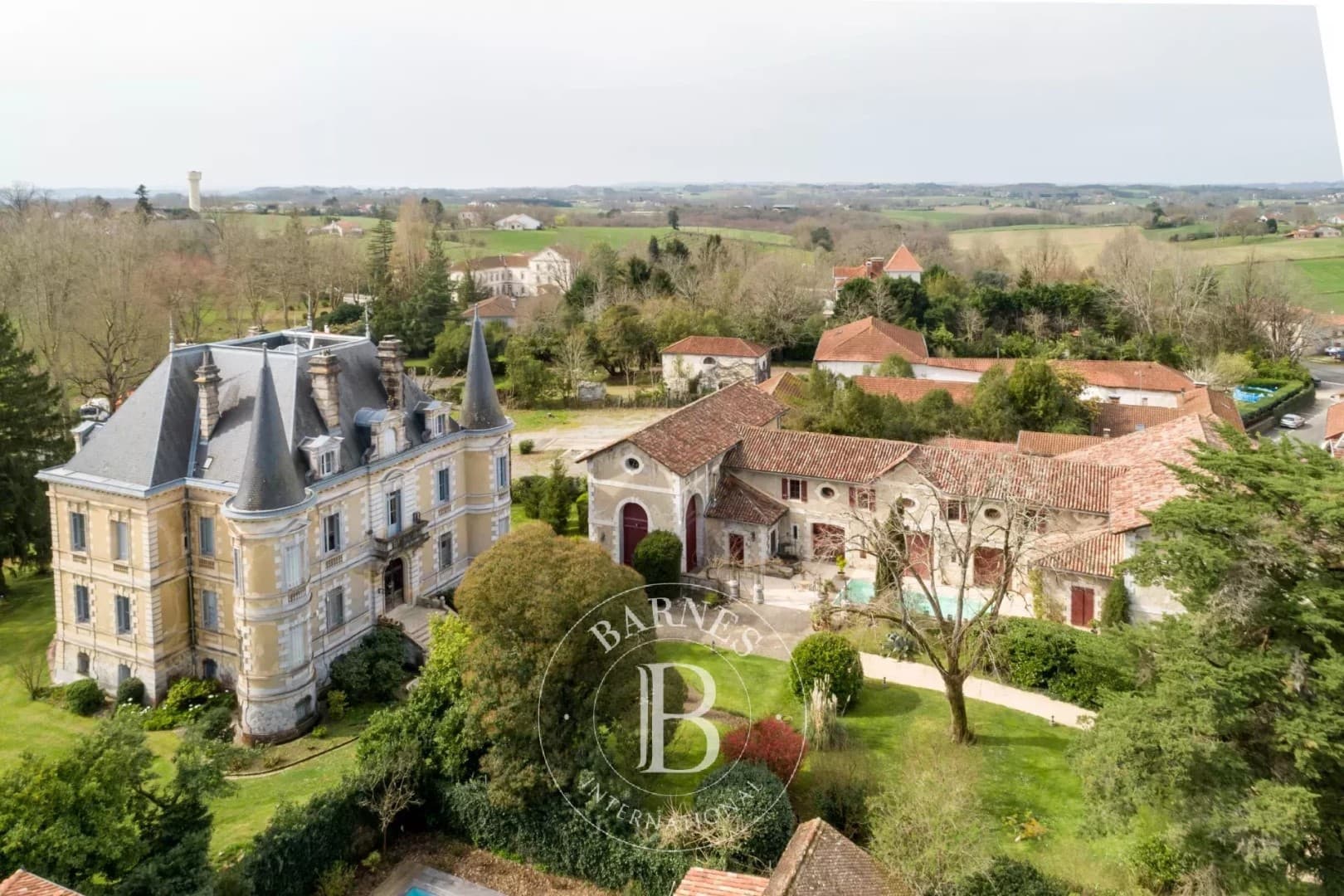 19th Century Château with 14 Bedrooms and Expansive Park 2