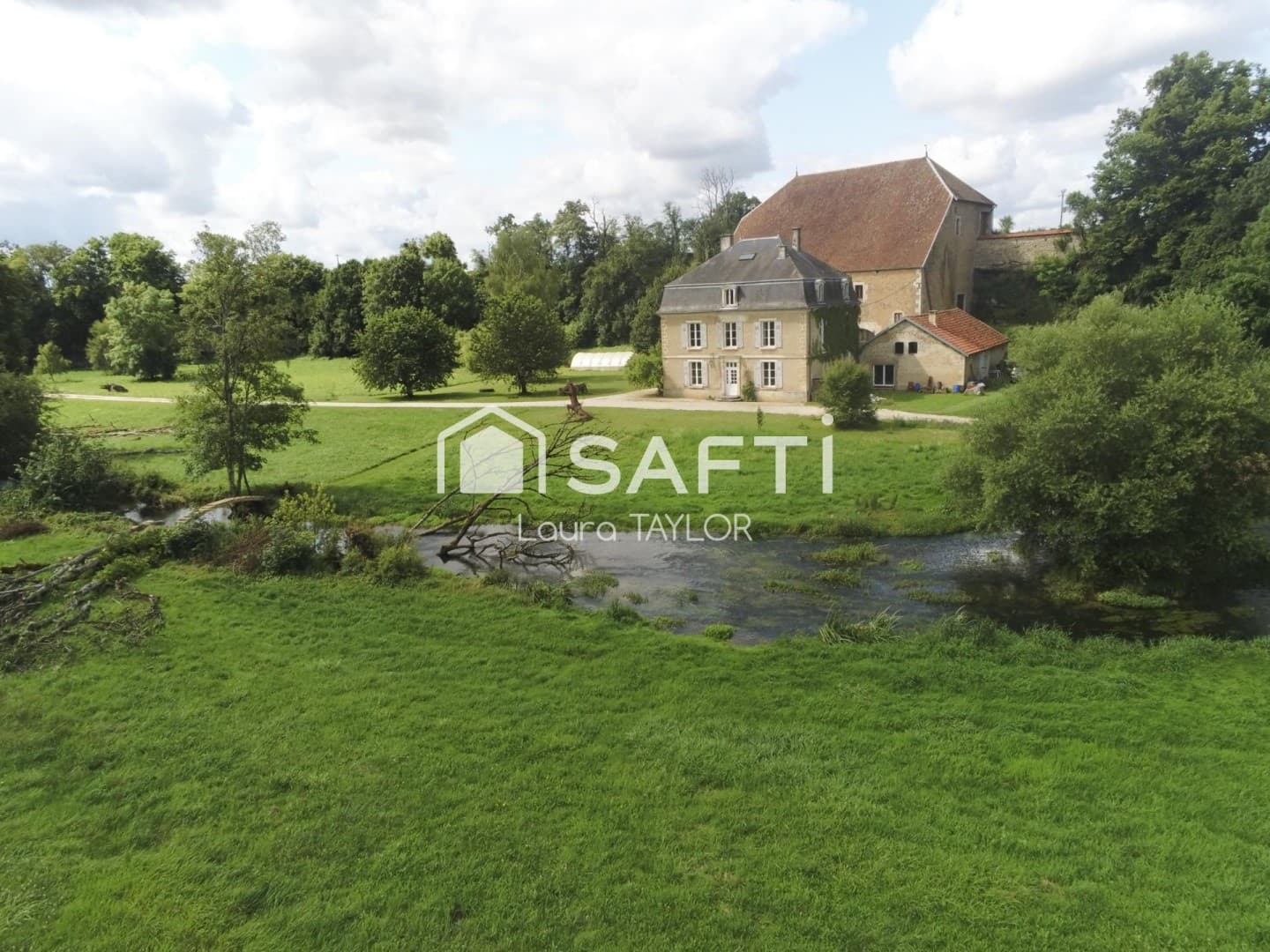 Château de Faverolles 375.0 Sqm 9 Bedrooms 4