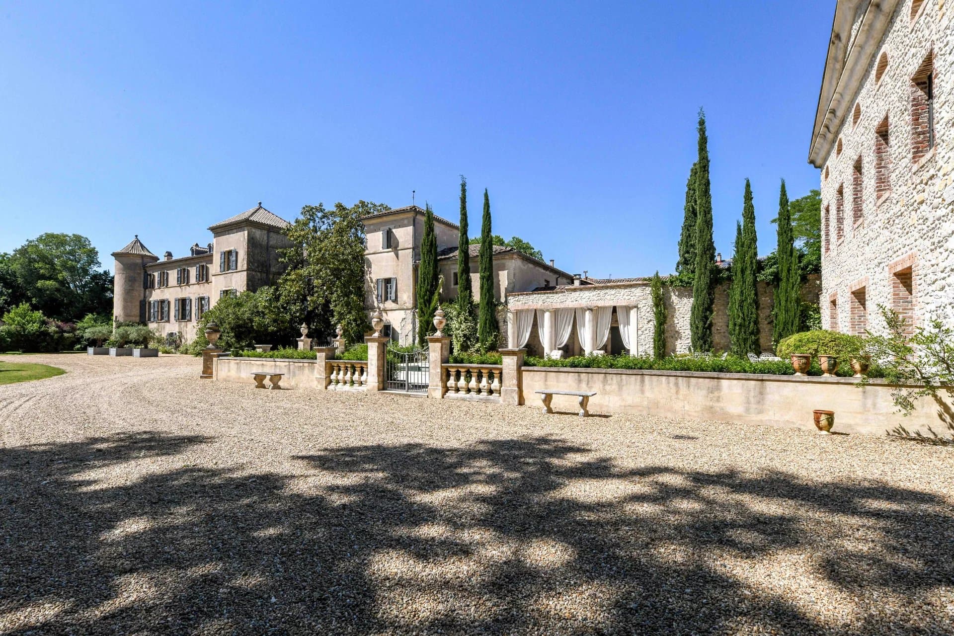 Historic Castle With Reception Rooms and Guest Apartments 2