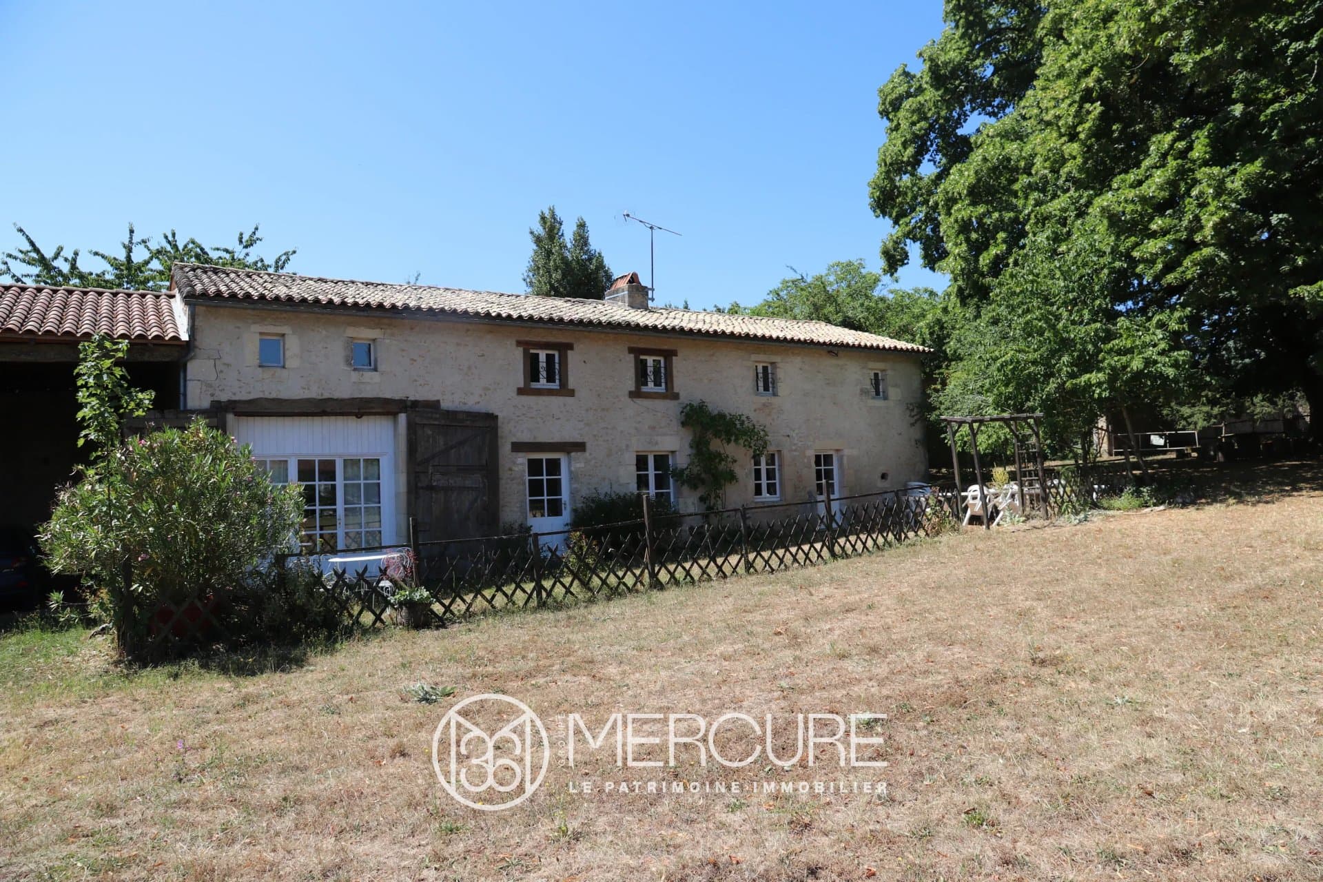 Historic Château with 14-Bedroom Holiday Cottage and Expansive Grounds 5