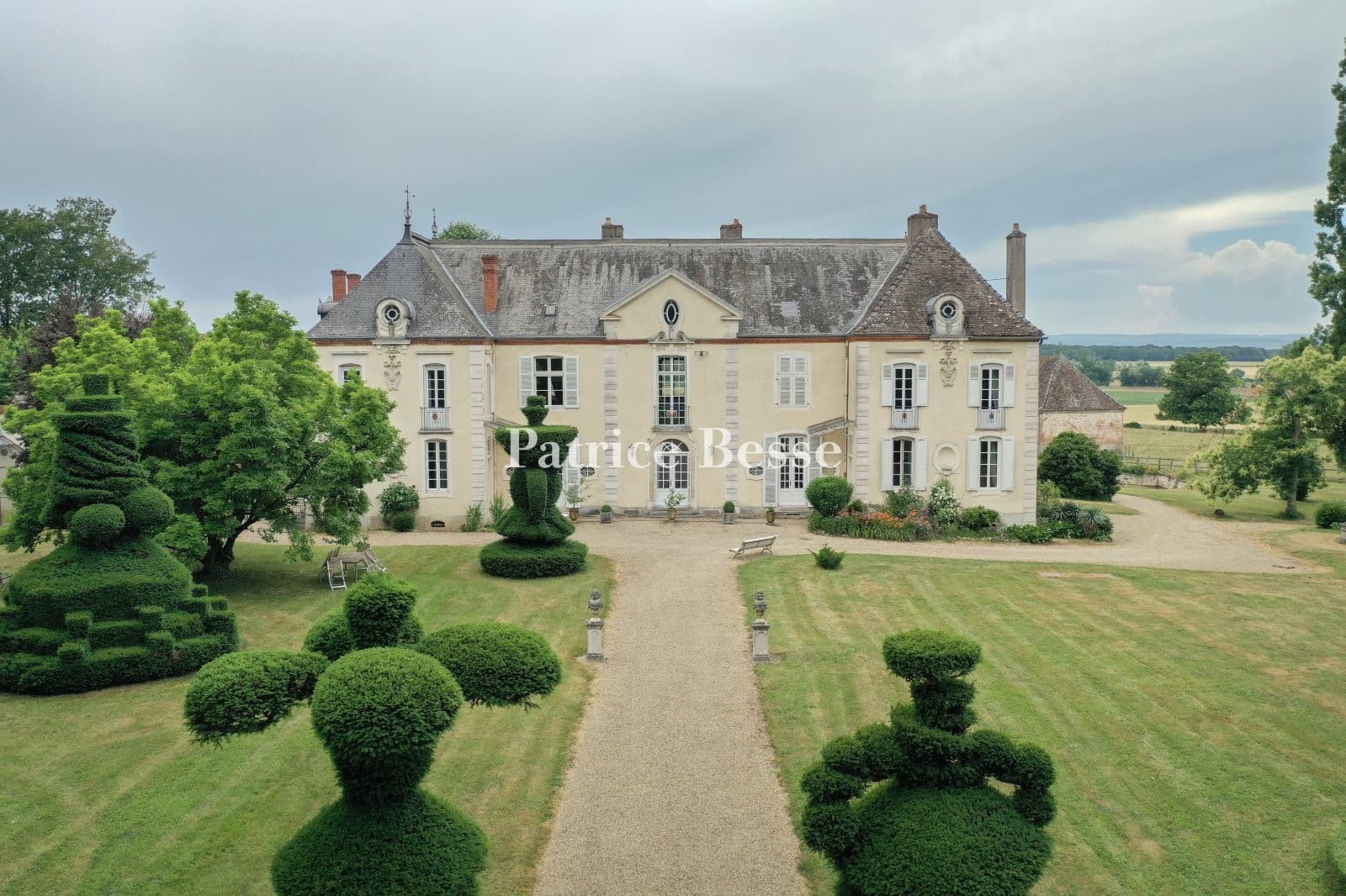 Elegant 18th Century Château Surrounded By Lush Parklands 3