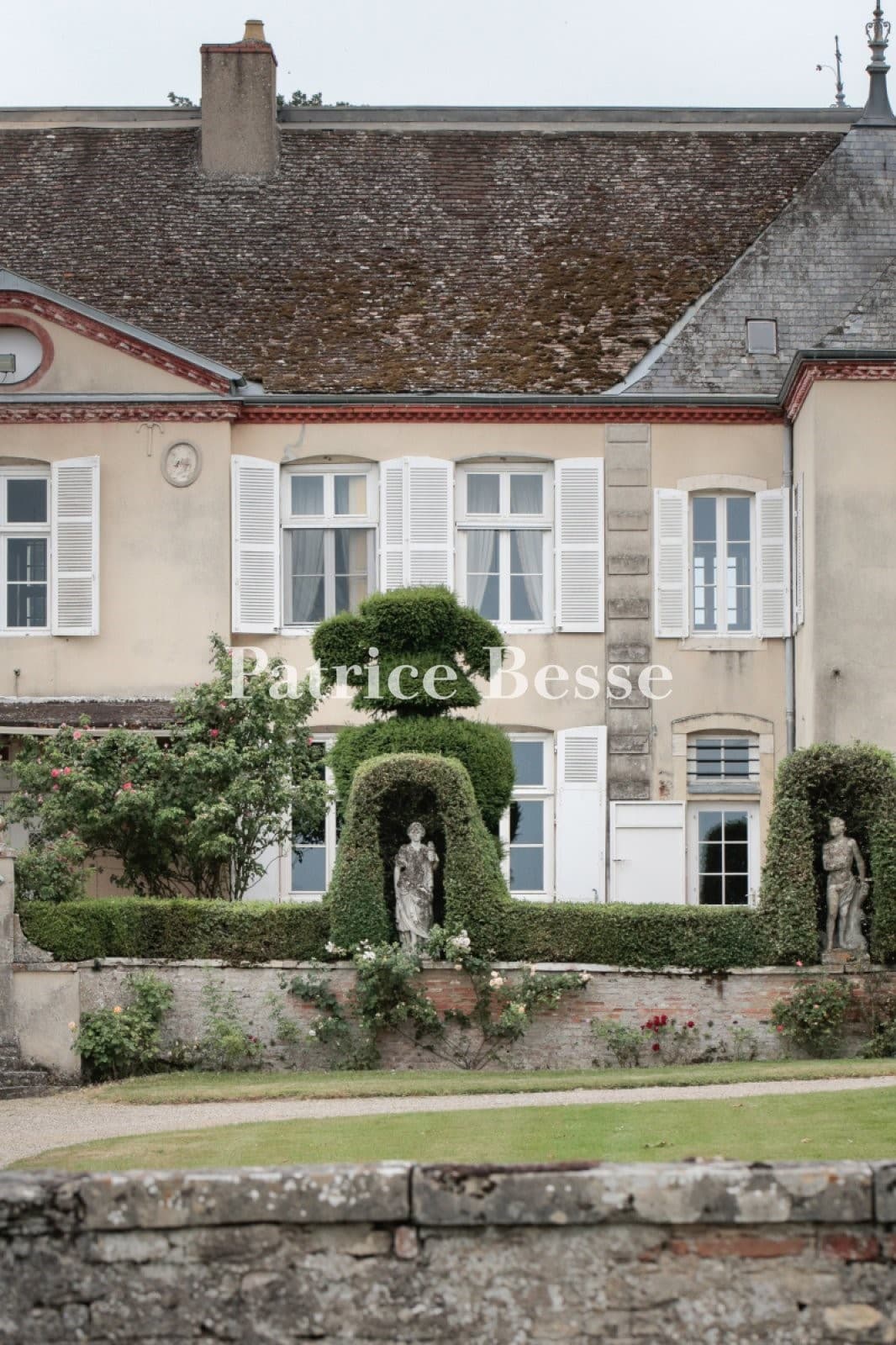 Elegant 18th Century Château Surrounded By Lush Parklands 4