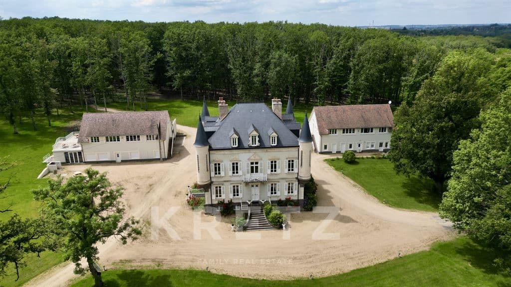 Renovated Château With 7 Bedrooms And 30 Hectares Of Park 2