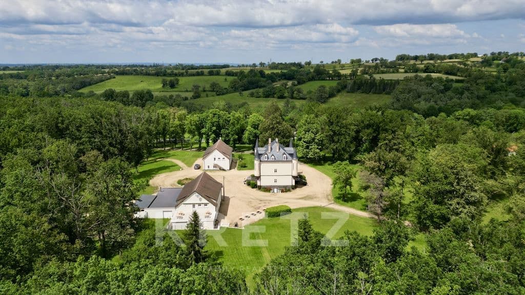 Renovated Château With 7 Bedrooms And 30 Hectares Of Park 3