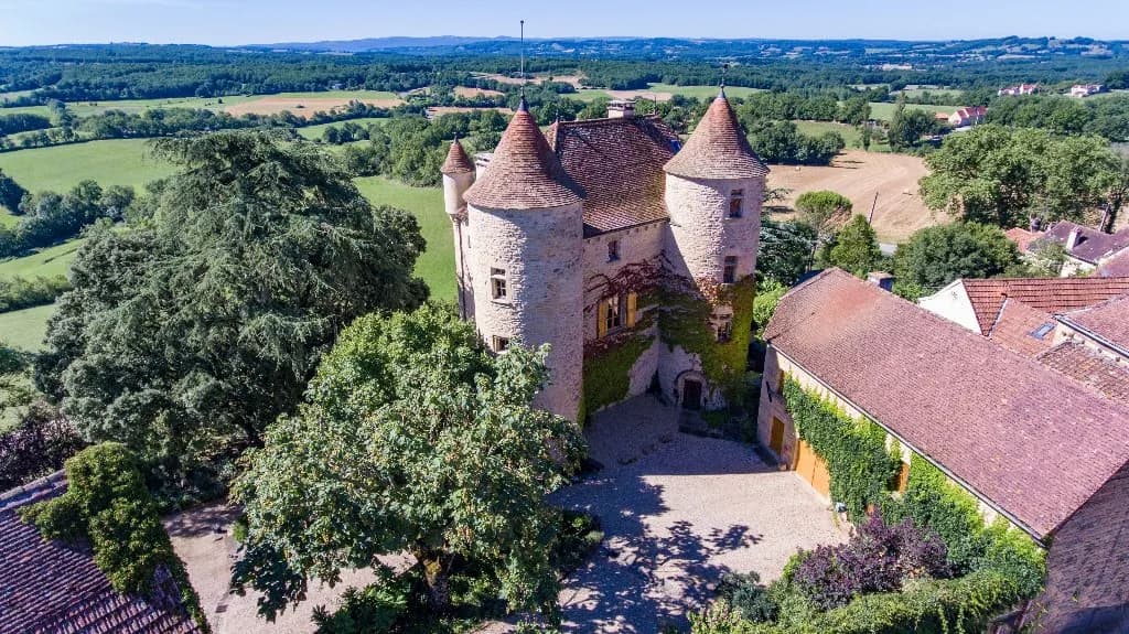 Historic Château Built in 1501 with Panoramic Views and Amenities 2