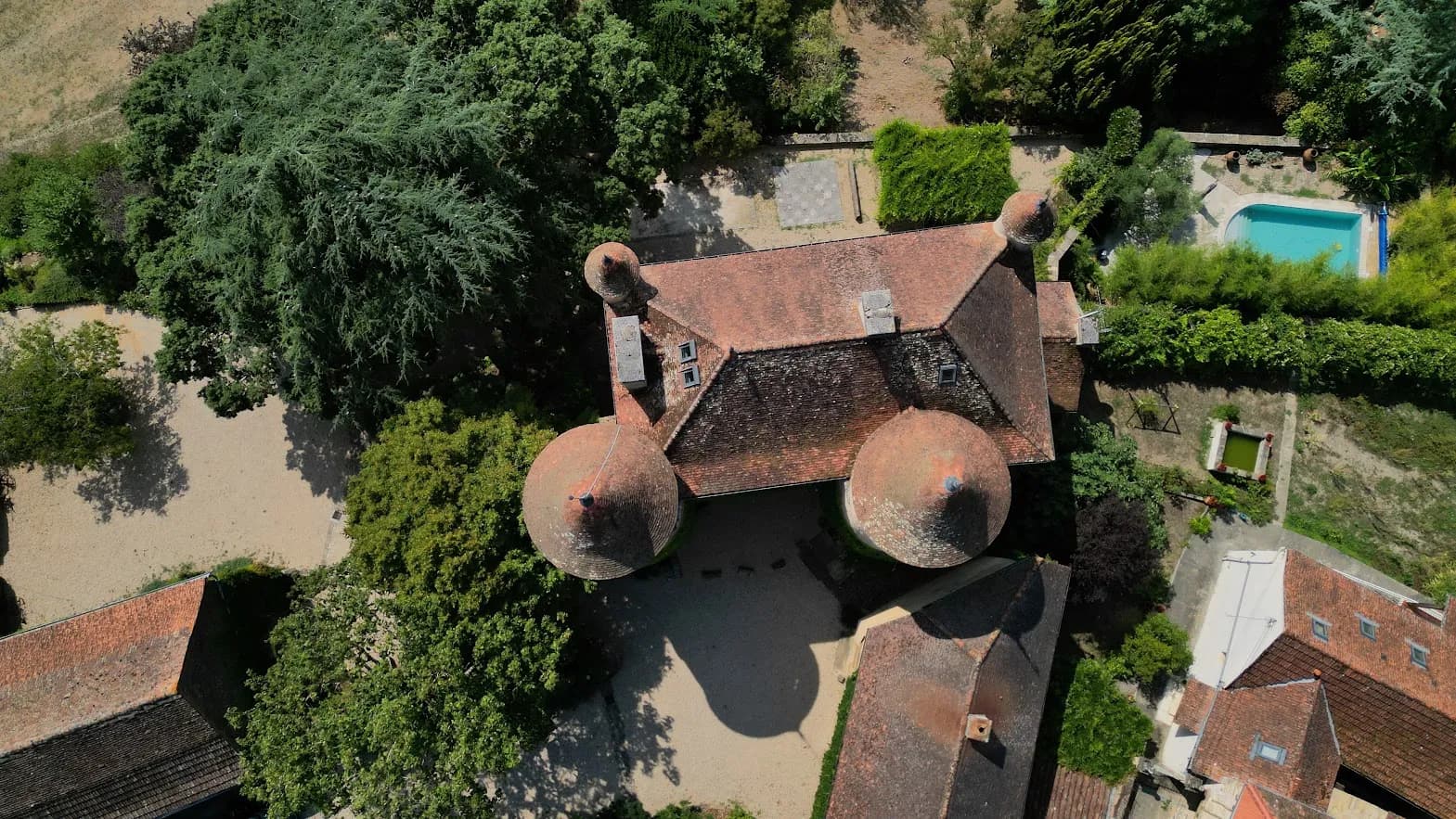 Historic Château Built in 1501 with Panoramic Views and Amenities 3