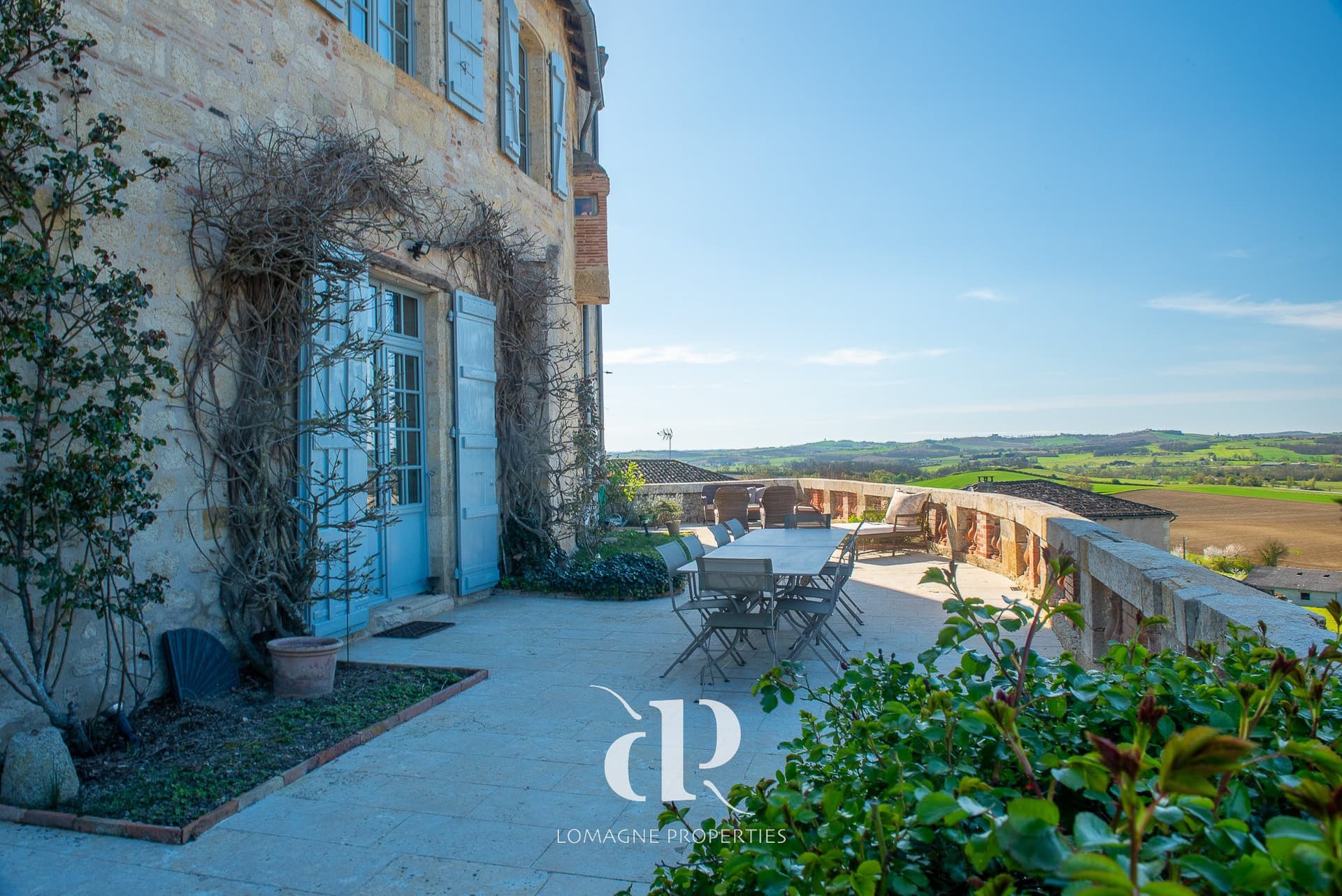Historic Château With Panoramic Views And Private Garden 3