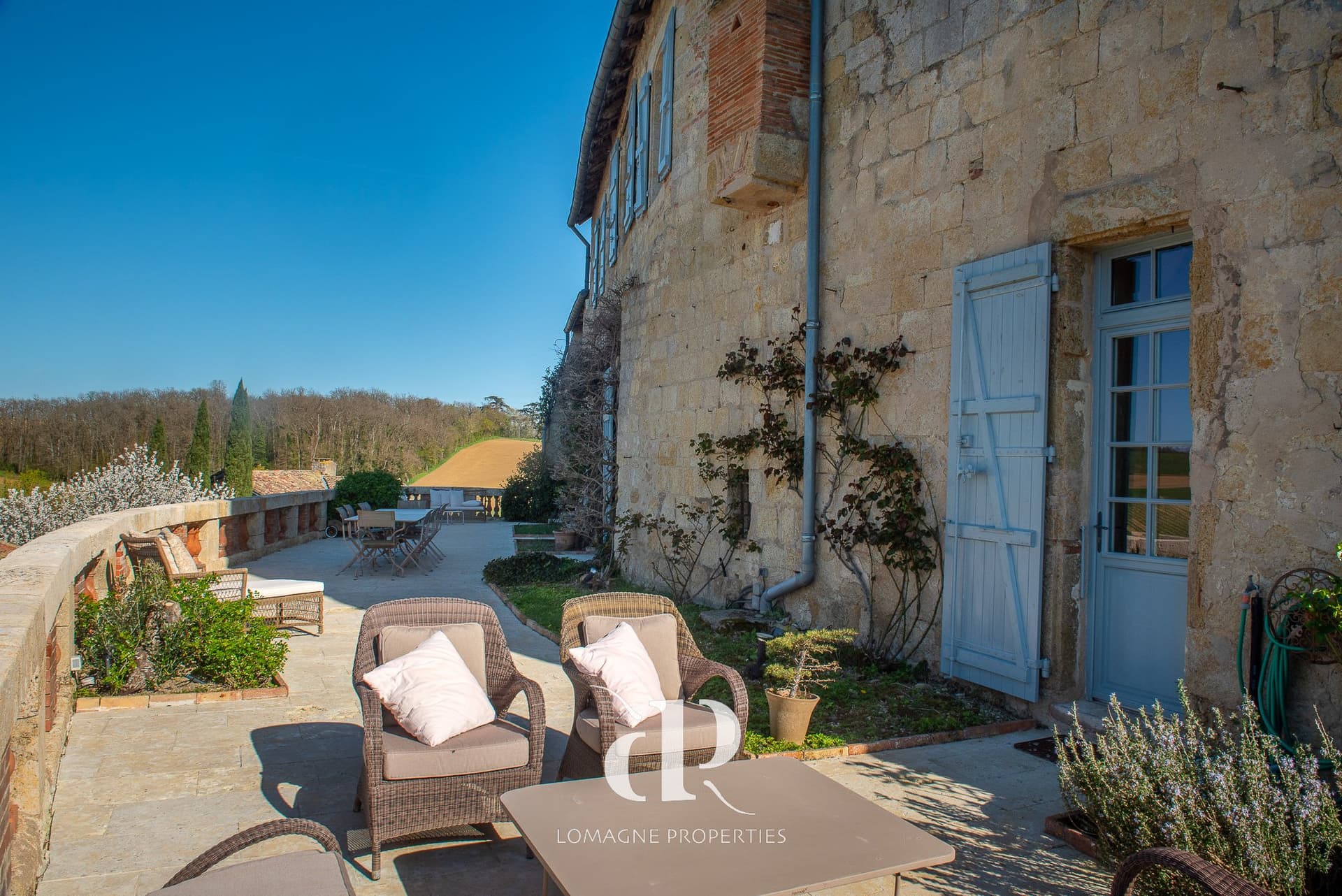 Historic Château With Panoramic Views And Private Garden 5
