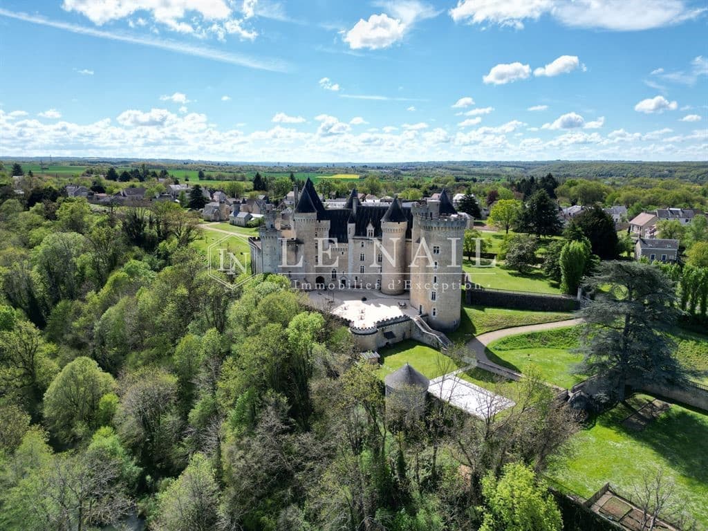 Remarkable 15th Century Castle With Extensive Grounds And 21 Bedrooms 3