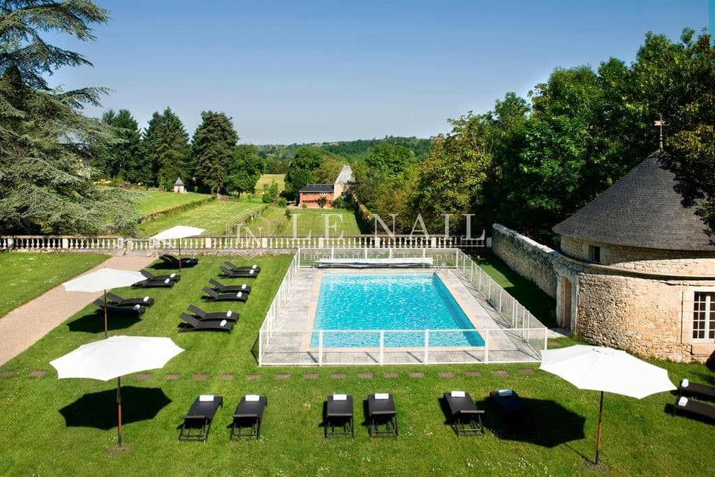 Remarkable 15th Century Castle With Extensive Grounds And 21 Bedrooms 5