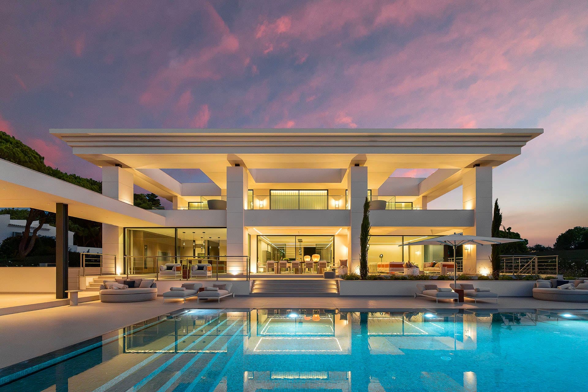Visionary Villa with Rooftop Terrace and Private Cinema in Quinta do Lago 2