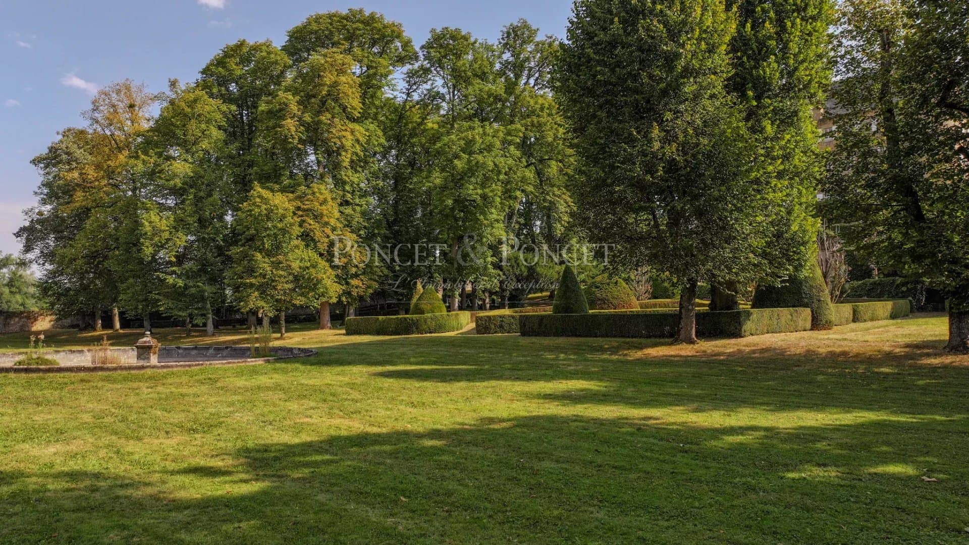 Historic Castle with Magnificent Park and Swimming Pool 4