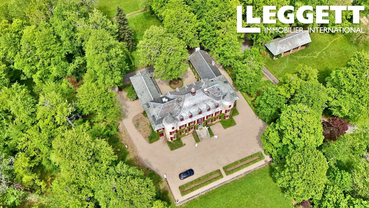 Exceptional Château With 14 Bedrooms Set Within 3 Hectares 3